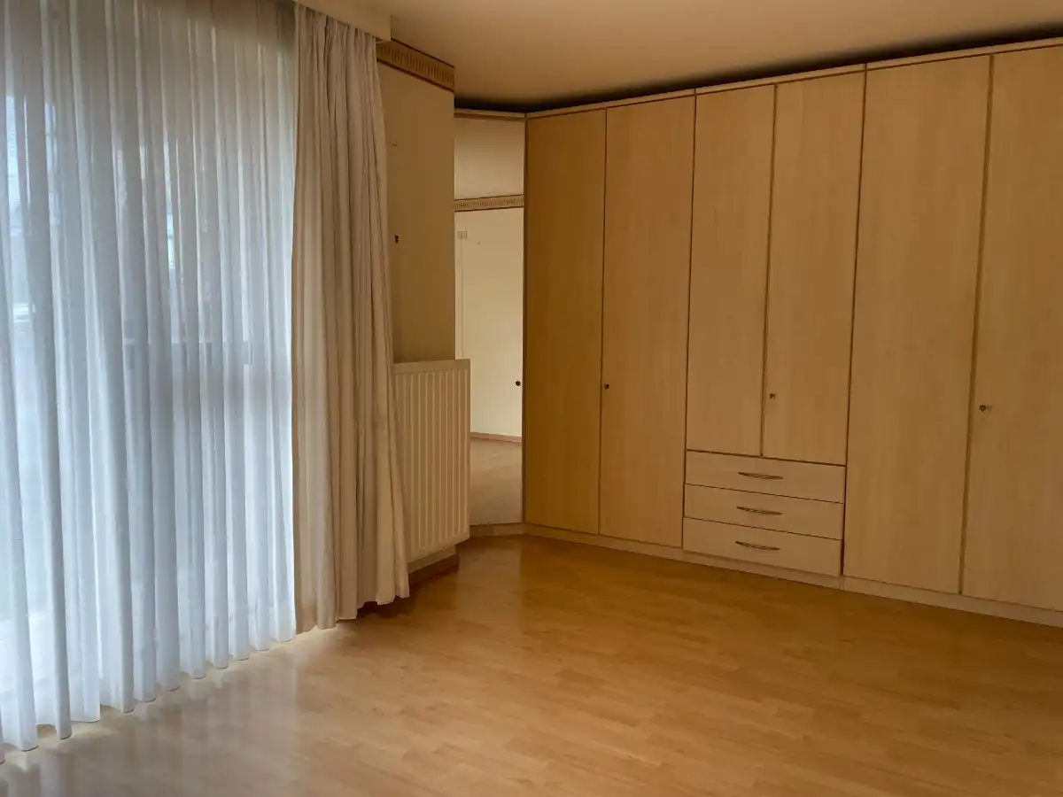 Gelijkvloers 1-slpk-APP + garage foto 22