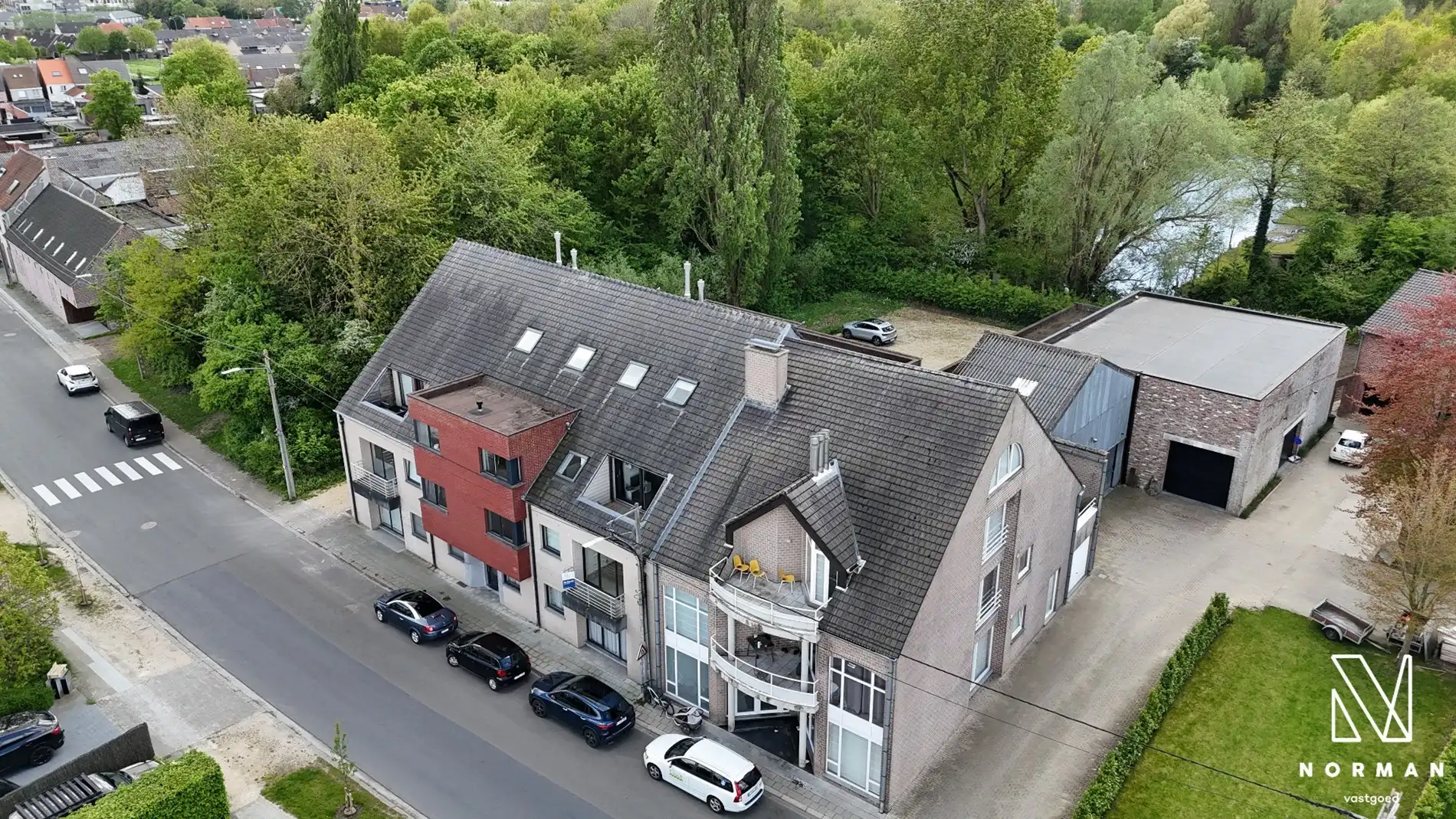 Energiezuinig 2-slaapkamer appartement inclusief staanplaats te koop in Kuurne naast de Groene Long foto {{pictureIndex}}