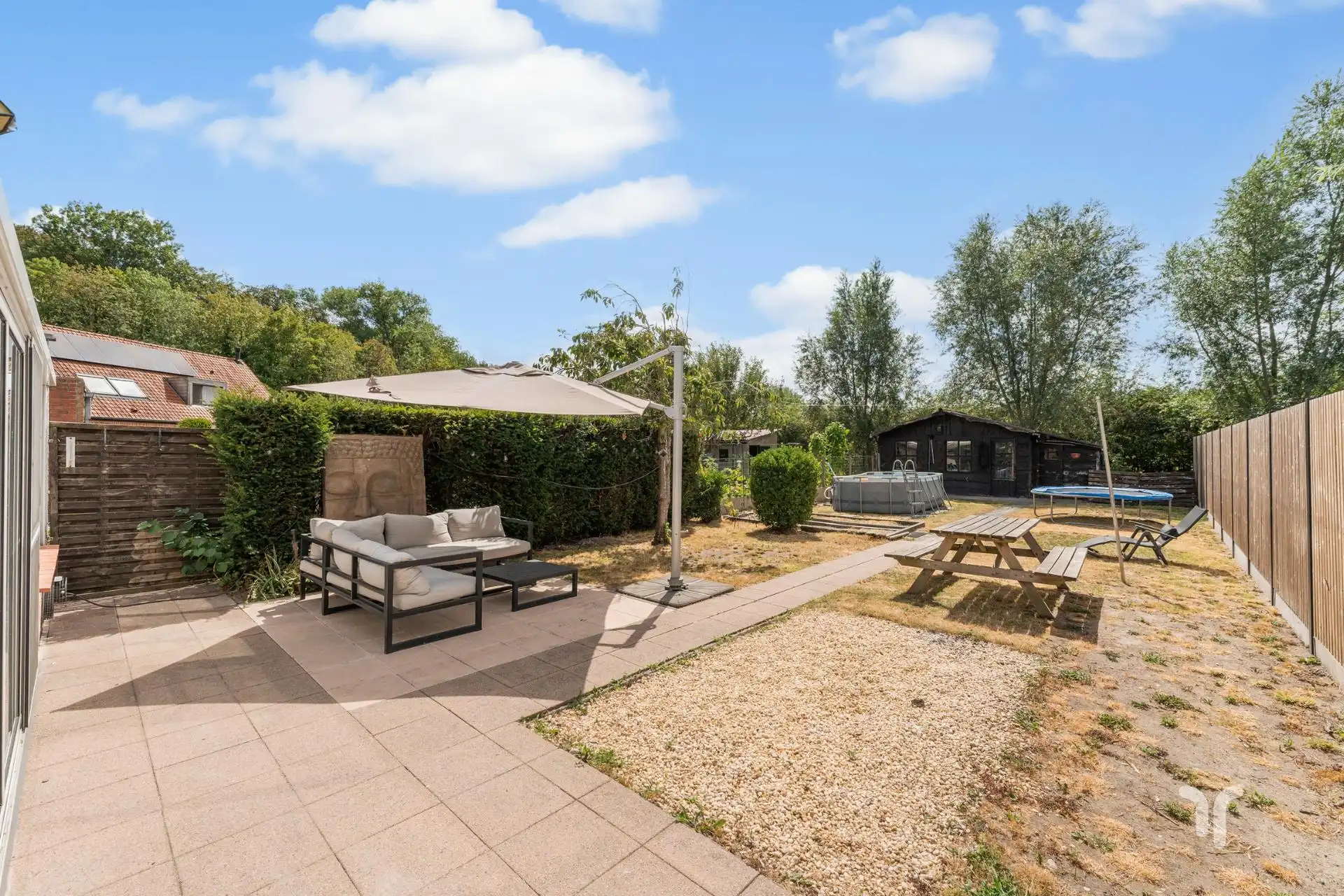 Op zoek naar een instapklare gezinswoning met garage, zonnige tuin én een unieke ligging aan het groen?  foto 17