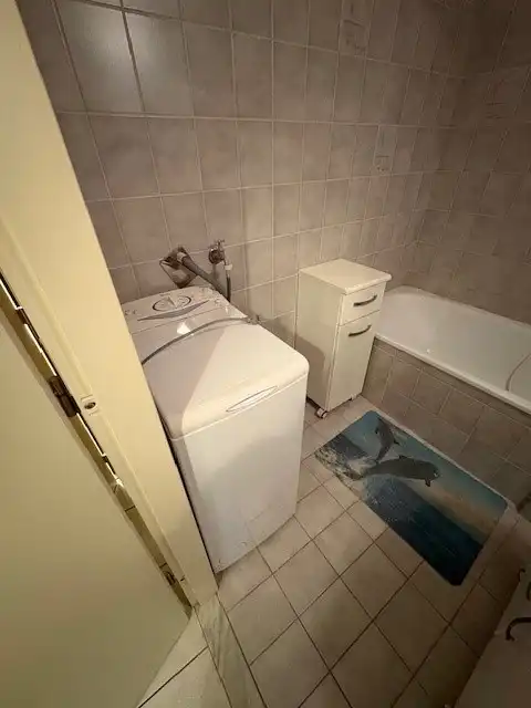 Gemeubelde studio vlak aan zee foto 9