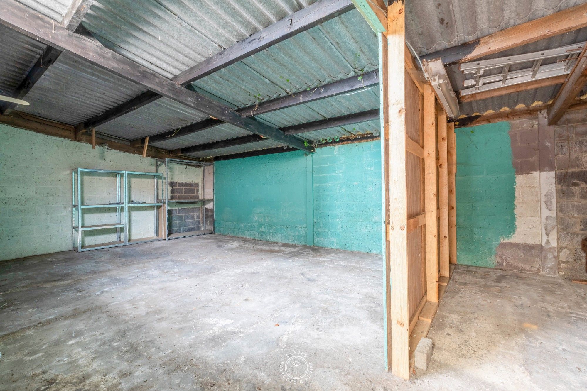 Woning met magazijn op een fijne locatie foto 16