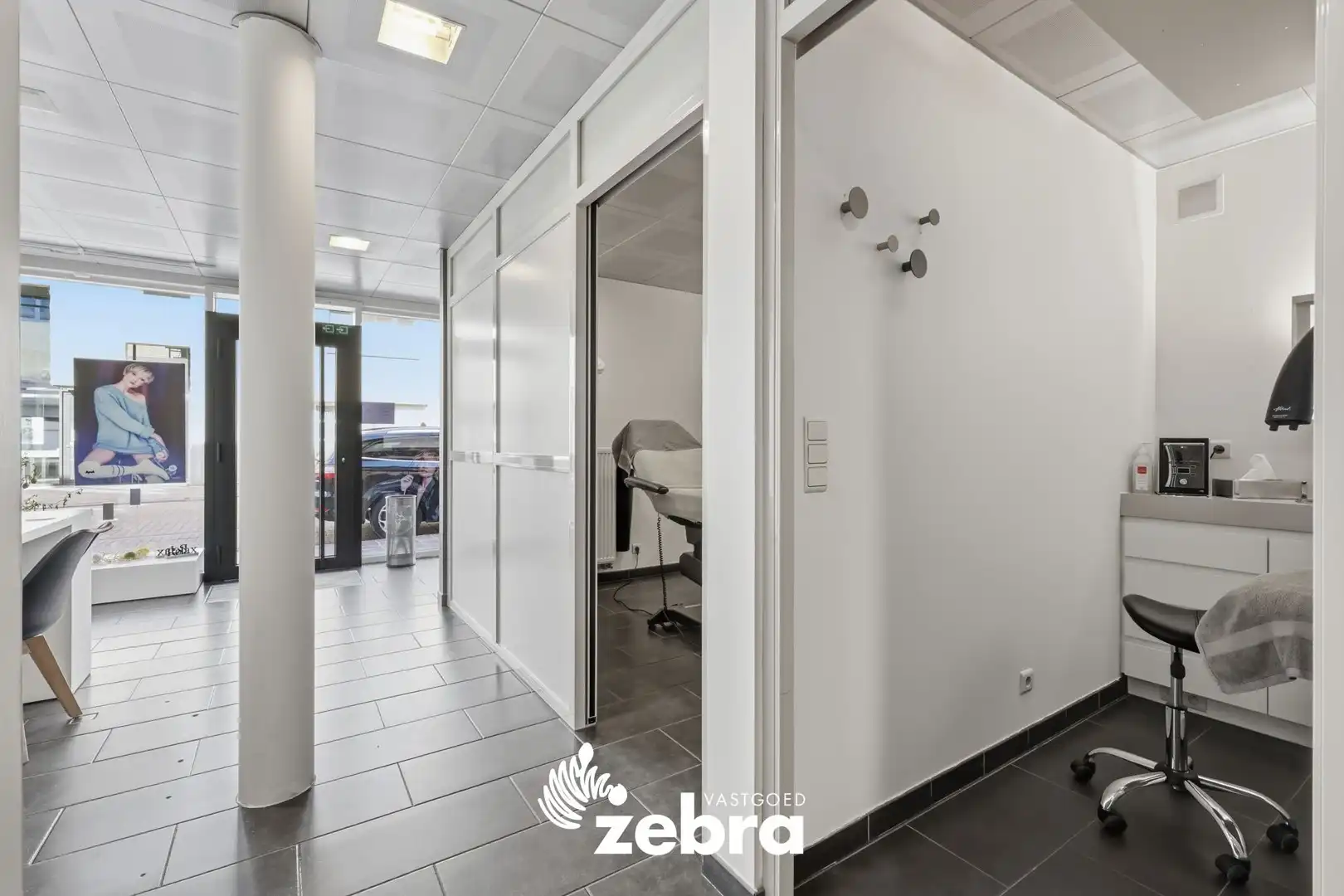 Veelzijdig handelspand op commerciële ligging in Tielt! foto 6