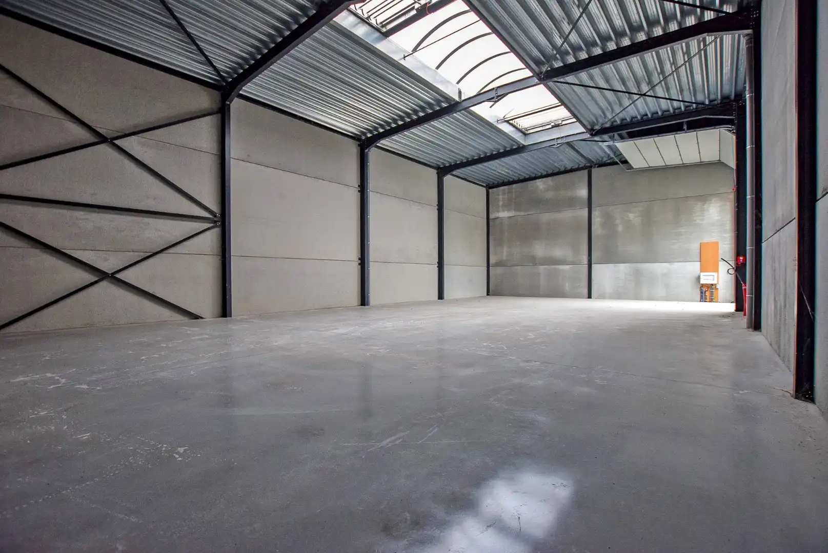 Geïsoleerde nieuwbouwloods 9F (loods 5) (249m²) te huur op een industrie- ambachtzone te Vleteren. foto 4