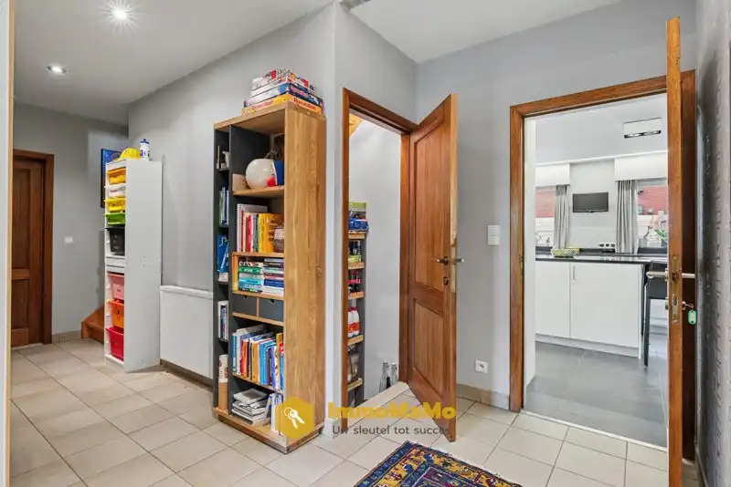 ZEER PRAKTISCHE EN RUIME WONING MET 6 SLAAPKAMERS TE KOOP foto 12