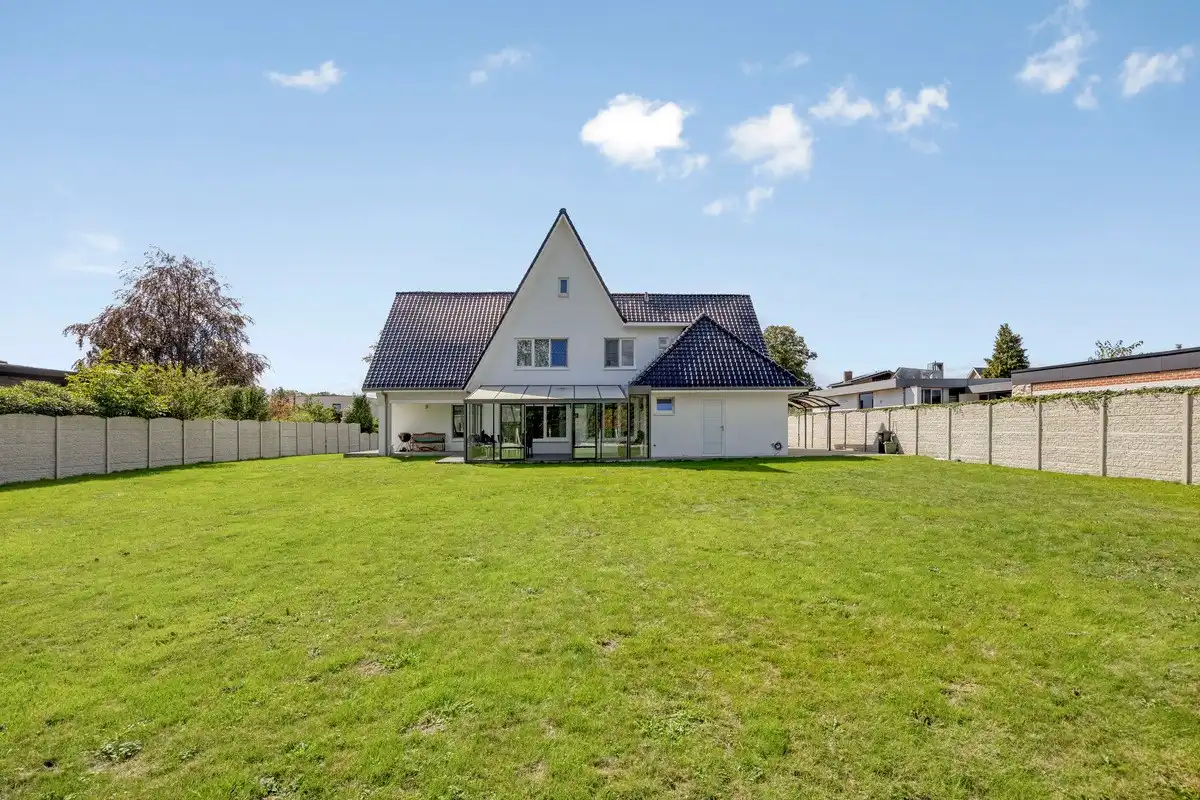 Instapklare gezinswoning met 5 slaapkamers op 16a 50ca in residentiële villawijk Henegauwberg foto 26
