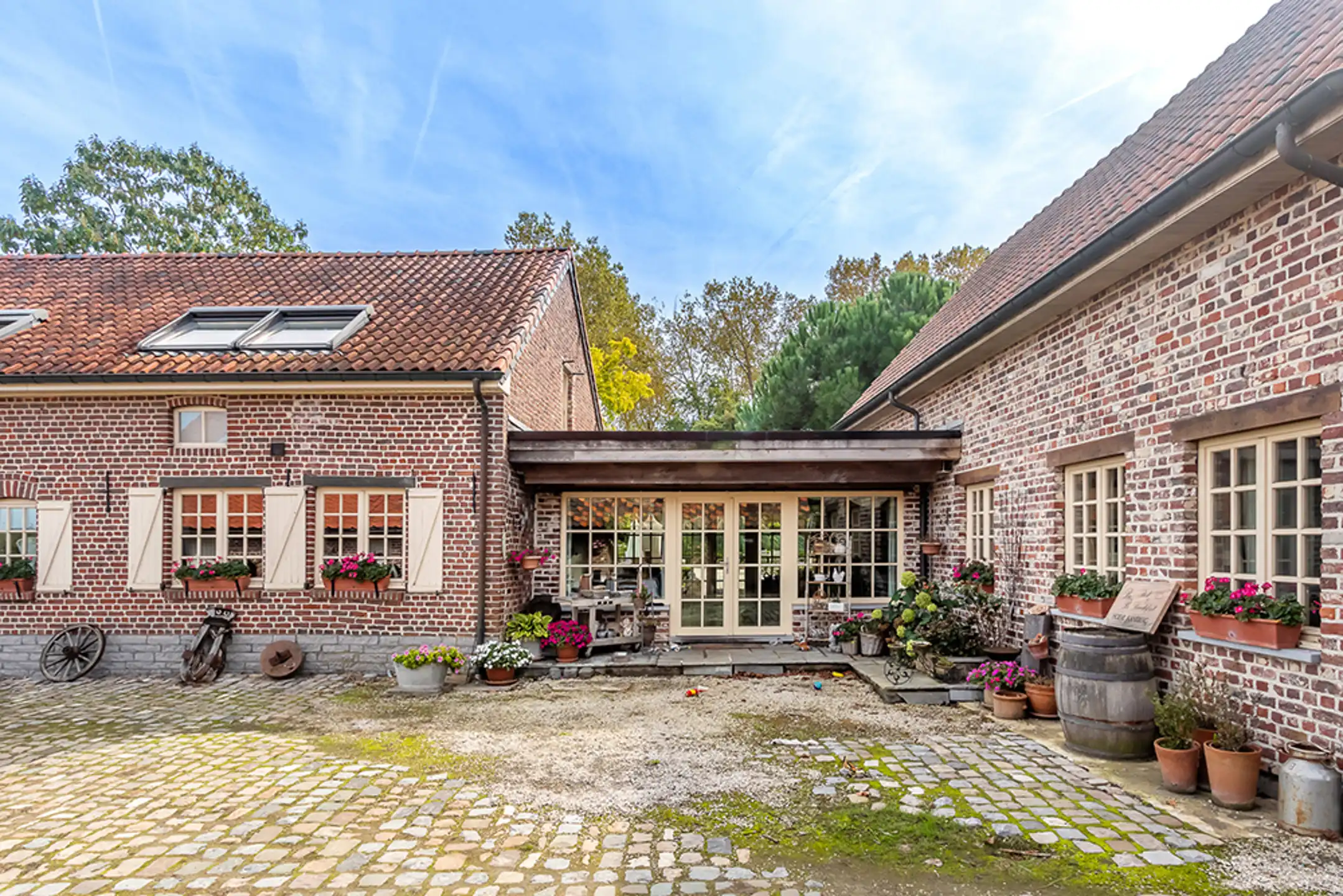 Gerestaureerde vierkantshoeve met B&B op 80 are grond foto 9