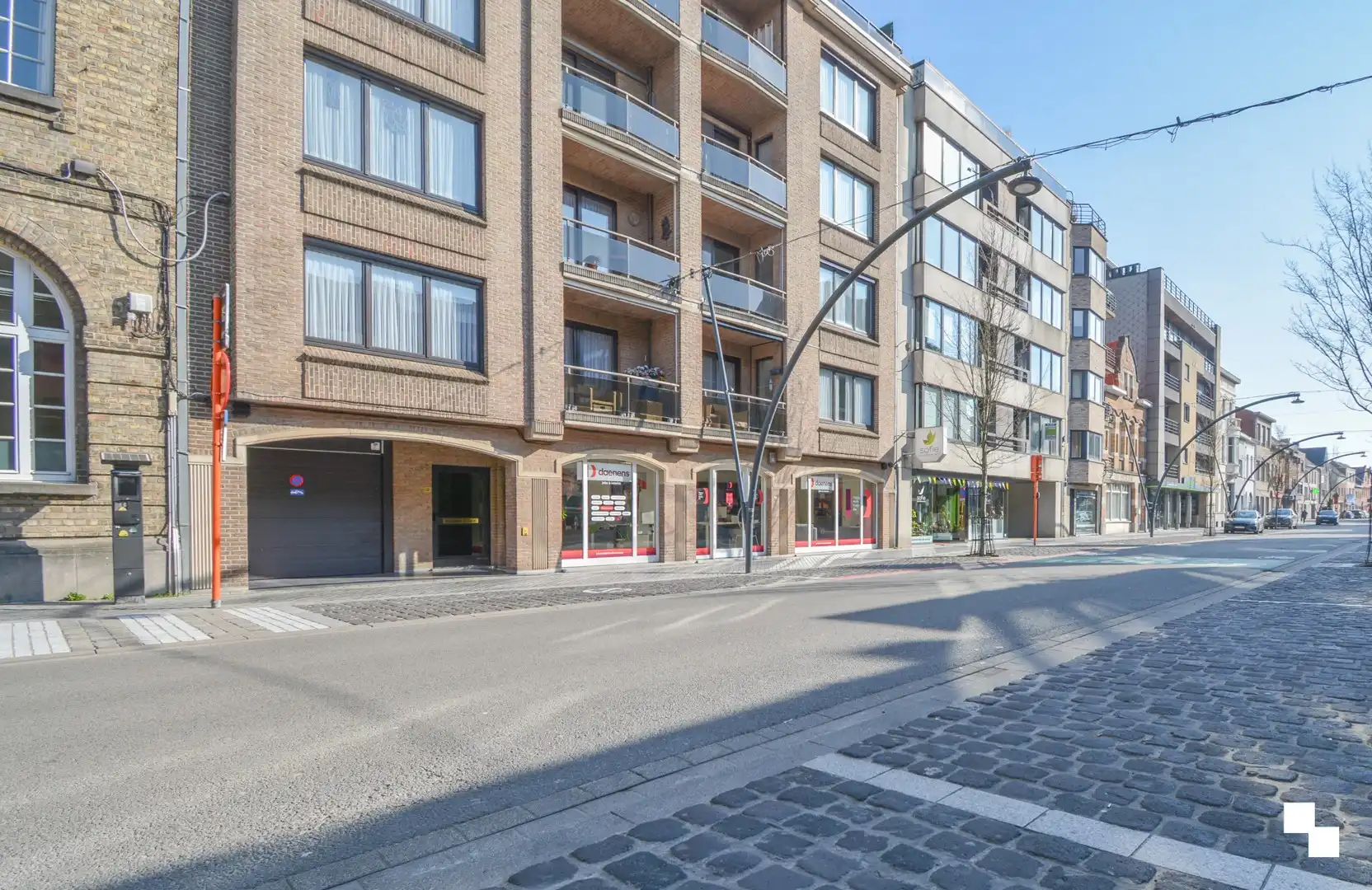 Zéér verzorgd, gerenoveerd 3-slaapkamer appartement te Roeselare foto {{pictureIndex}}