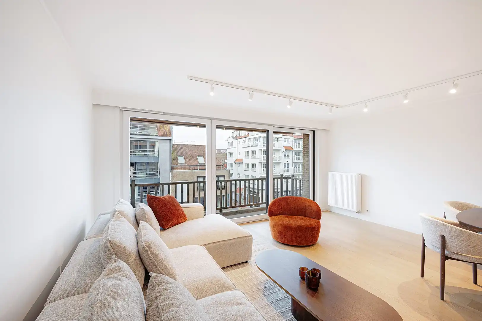 Hedendaags en lichtrijk appartement, centraal gelegen in Knokke. foto 9