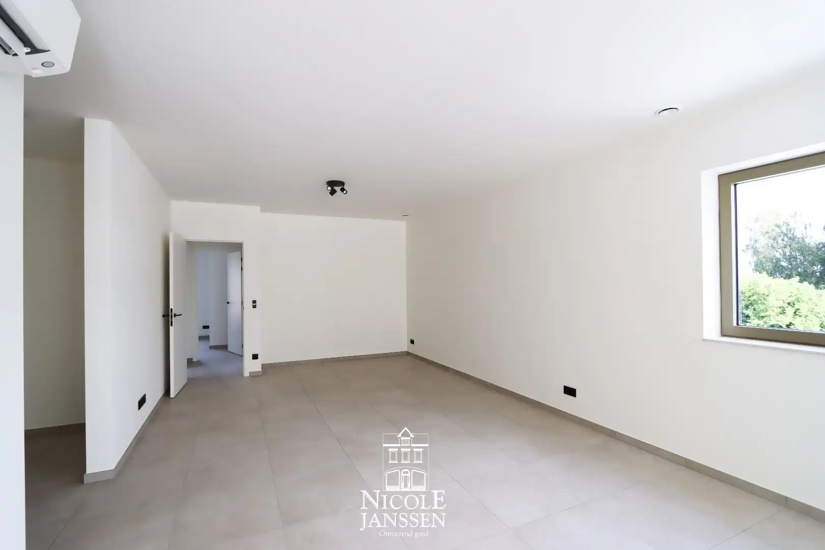 Penthouse met twee autostandplaatsen foto 3