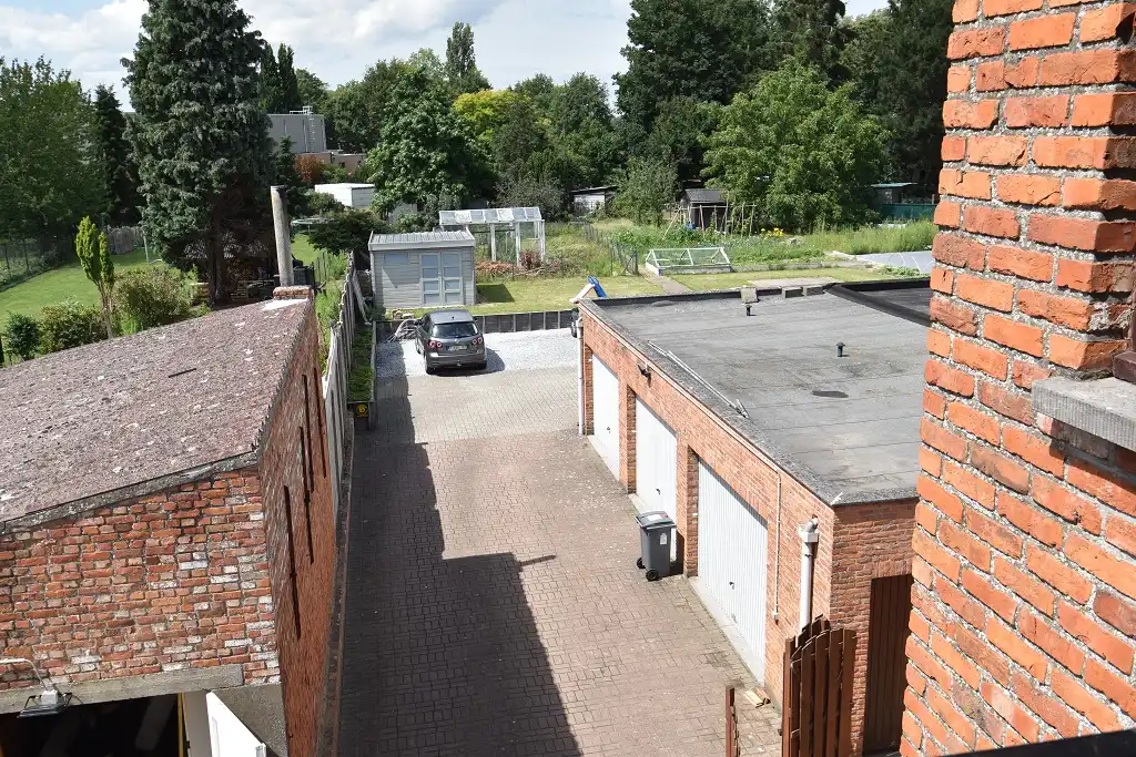Ruim en lichtrijk appartement met garage in het centrum van Nieuwkerken-Waas foto 2