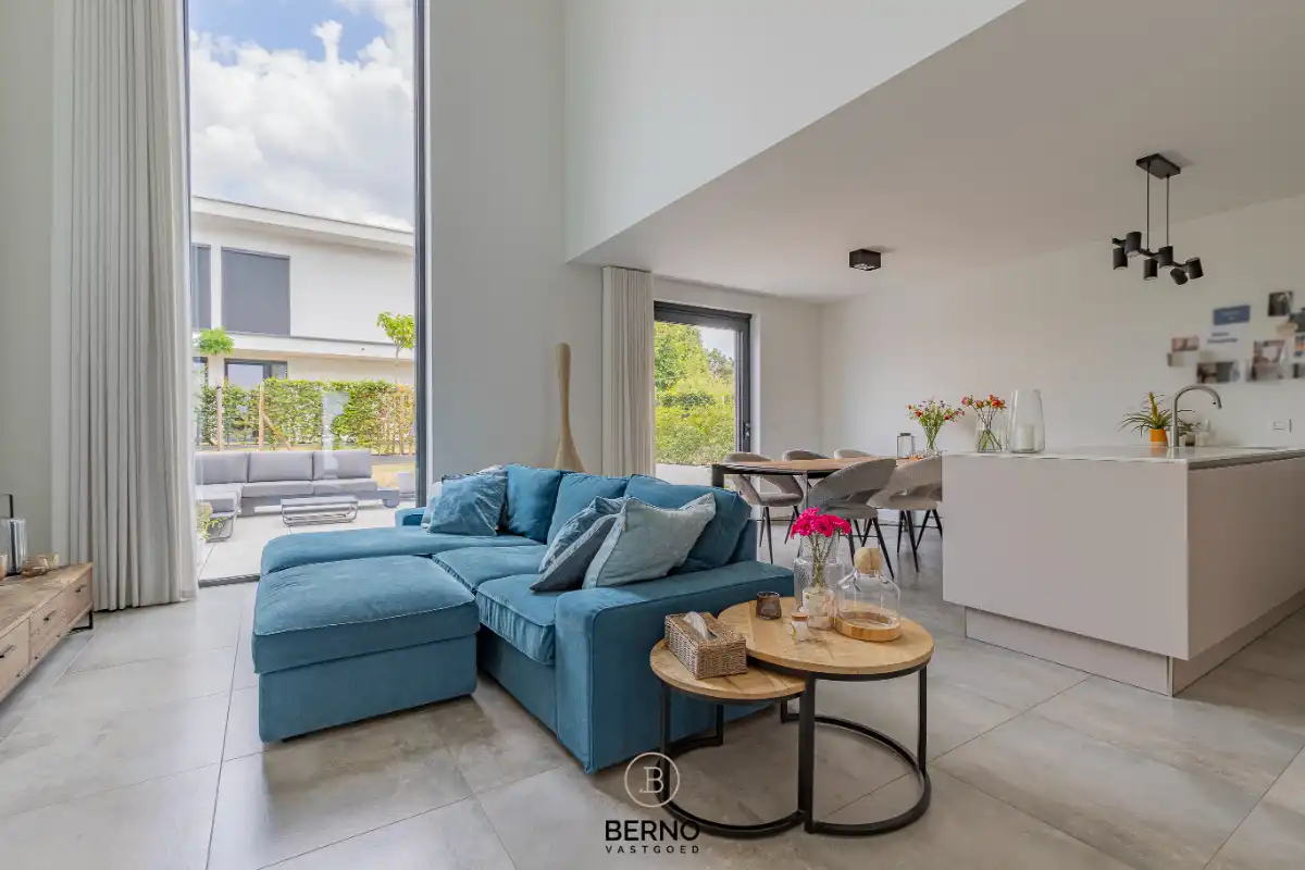 Recente en instapklare woning uit 2021 met ruim terras foto 5