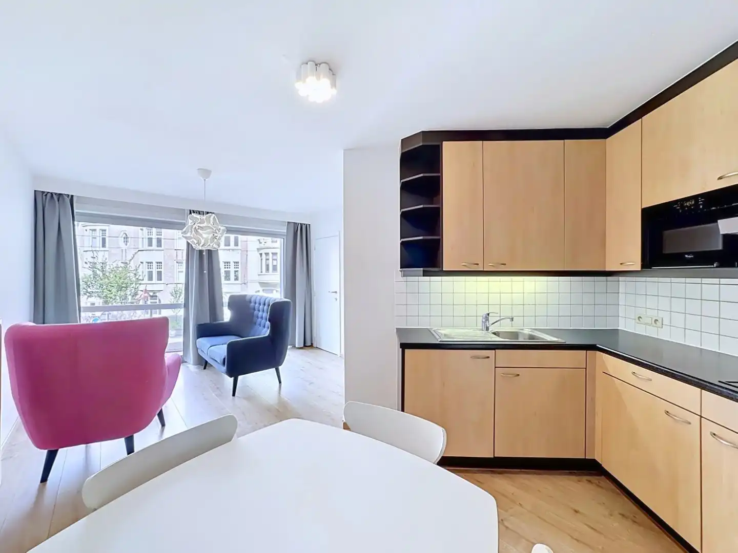 Gunstig gelegen appartement met 1 ruime slaapkamer foto 2