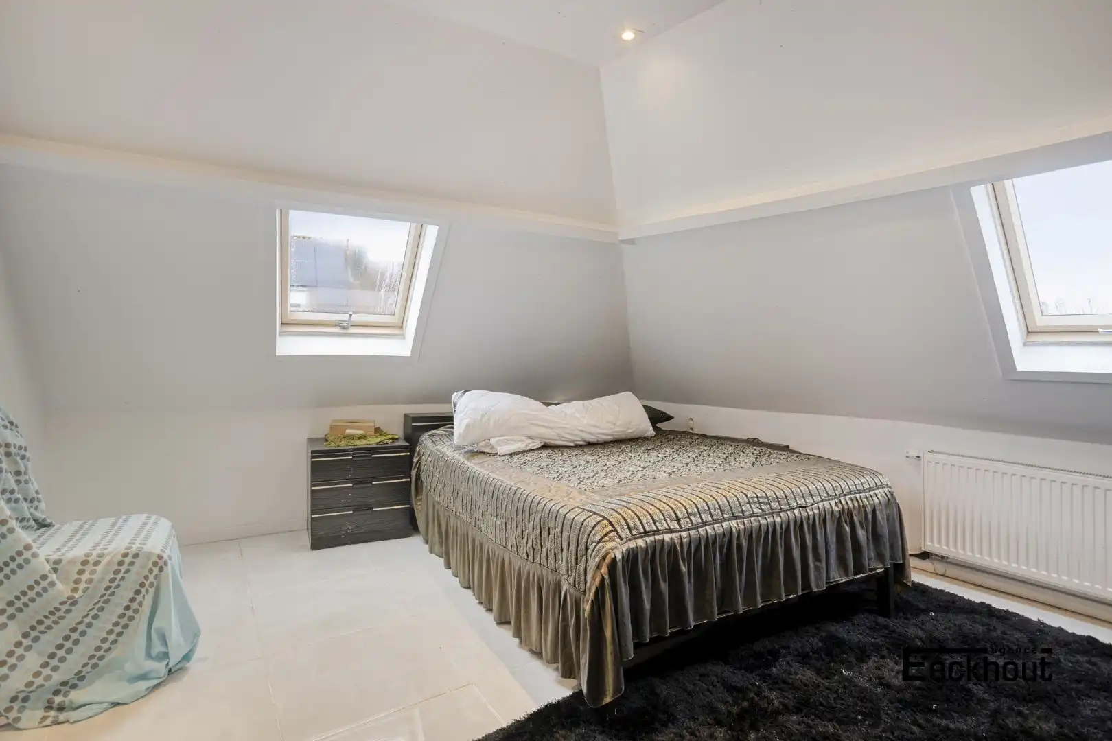 Ruime hoekwoning met 6 slaapkamers en met terras en aangebouwde garage foto 14