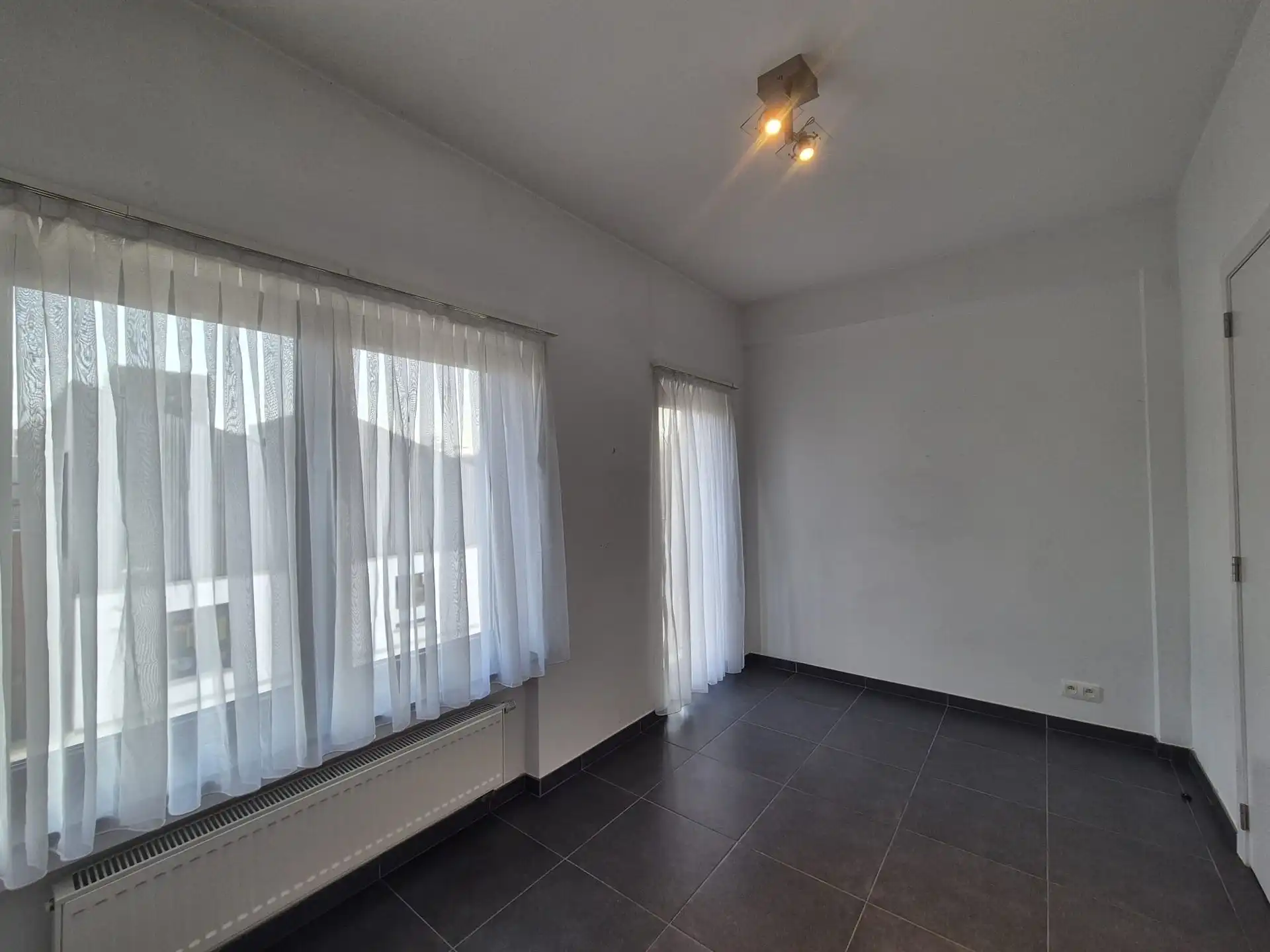 Gunstig gelegen 2 slaapkamer appartement. foto 14