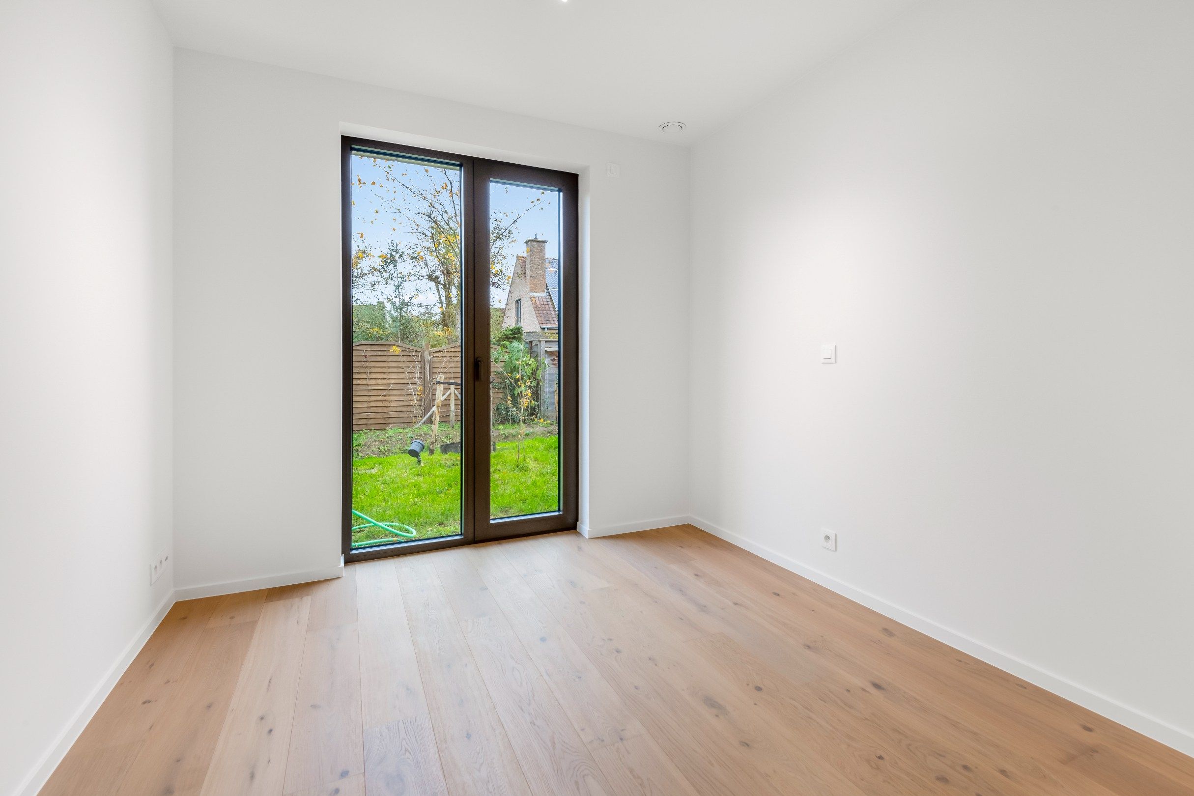 Moderne nieuwbouwwoning met ruime terrassen en ondergrondse dubbele garagebox foto 17