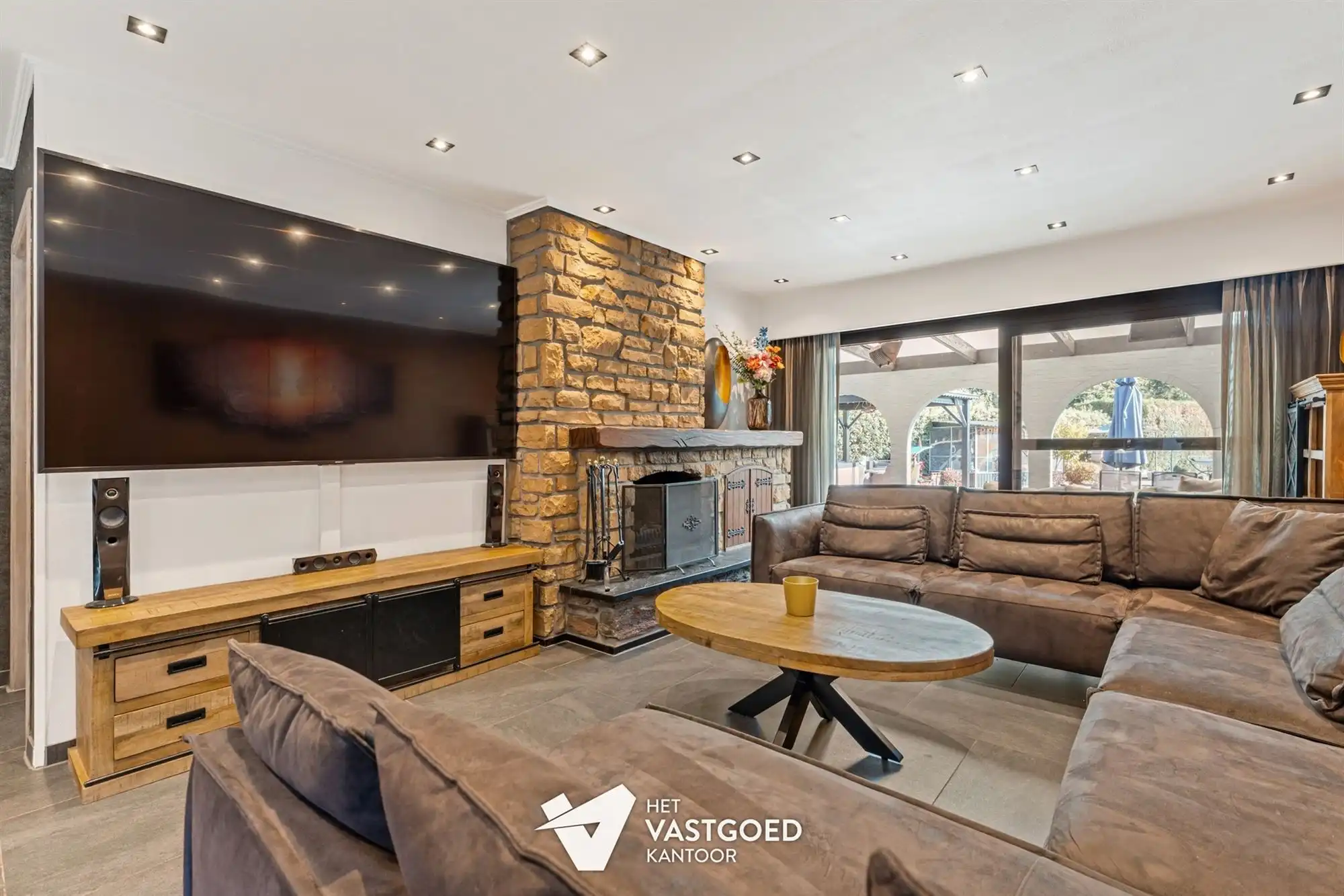 ZEER RUIME, GERENOVEERDE WONING OP TOP-LIGGING! foto 3