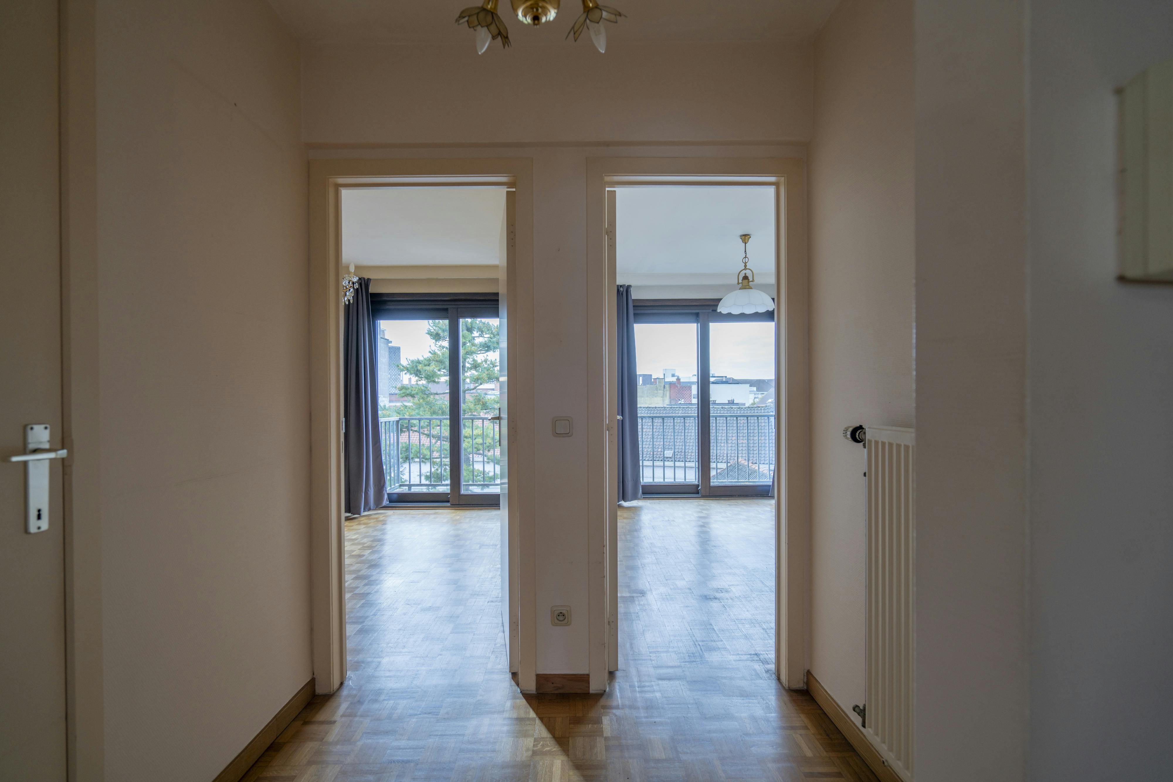 Te koop: lichtrijk 2-slaapkamerappartement in Kortrijk foto 8