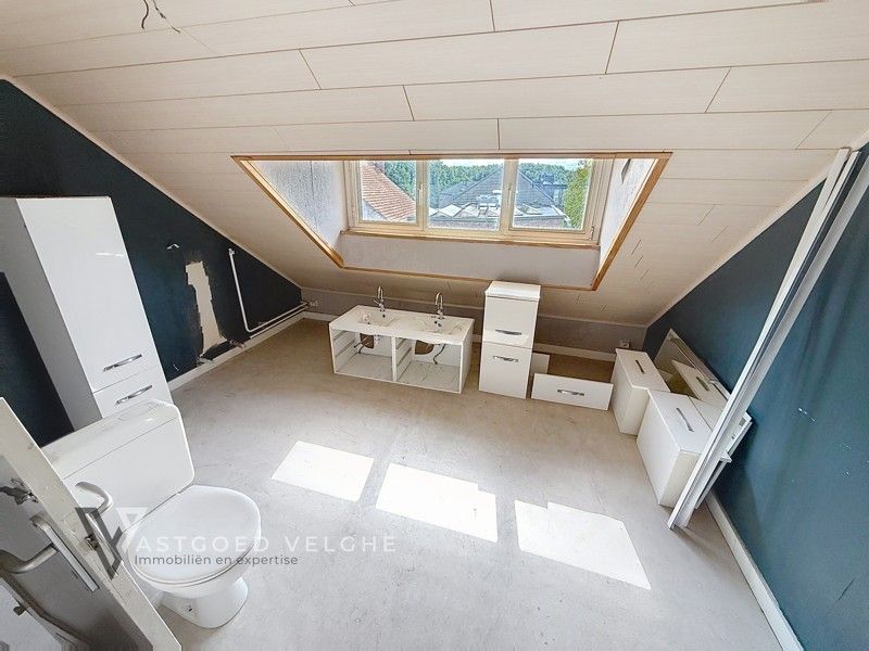 Te renoveren handelspand met duplex appartement op zichtlocatie foto 24