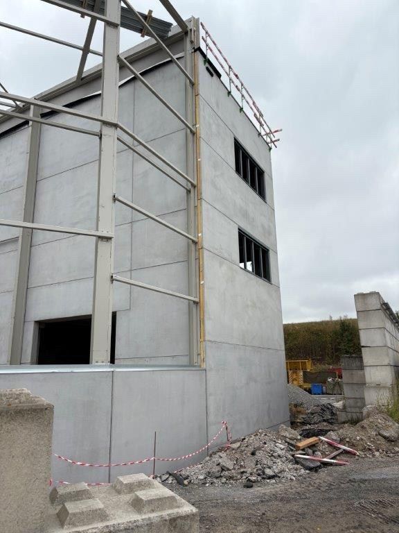 Logistieke bedrijfshal - 2765 m² - met 350 m² kantoren. Superligging! foto 5