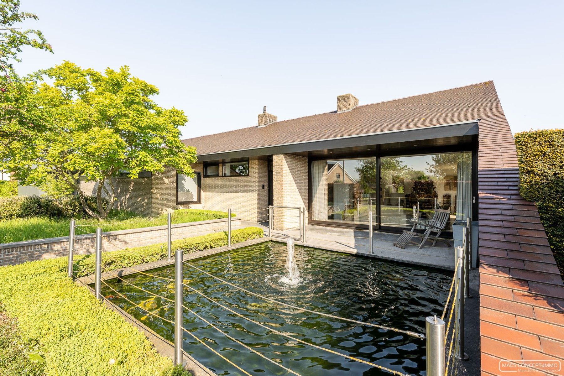 Villa te koop met uniek commercieel vastgoed: winkel, loods en over te nemen handelsfonds foto 22