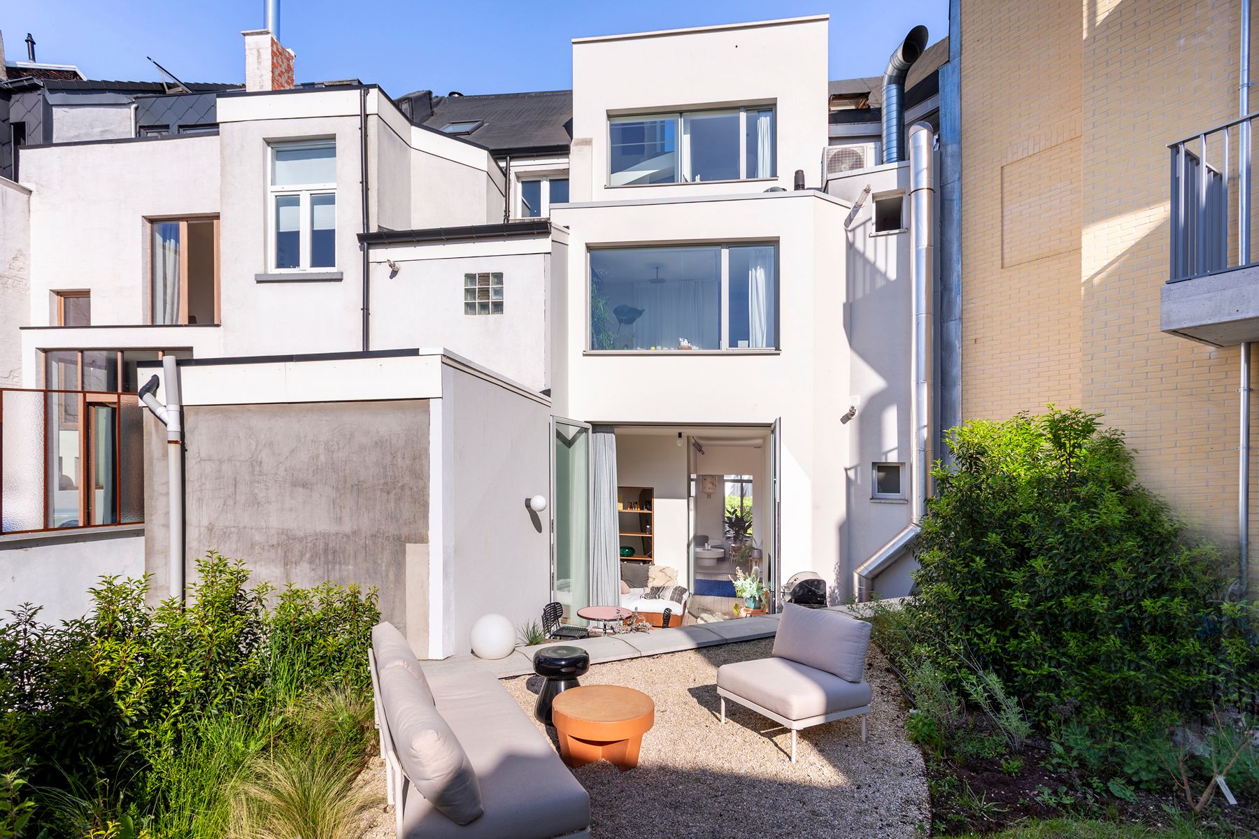 Hippe stadswoning aan de Troonplaats met buitenruimte foto 8