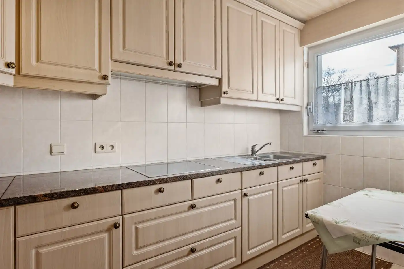 Gezellig, goed gelegen app. op GLV met 2 slpk., veranda en garage foto 8