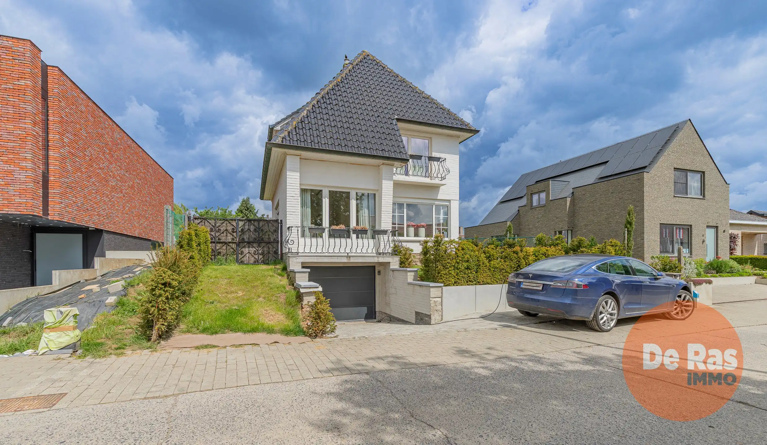 HERZELE- Gerenoveerde villa in een groen kader nabij centrum foto 2