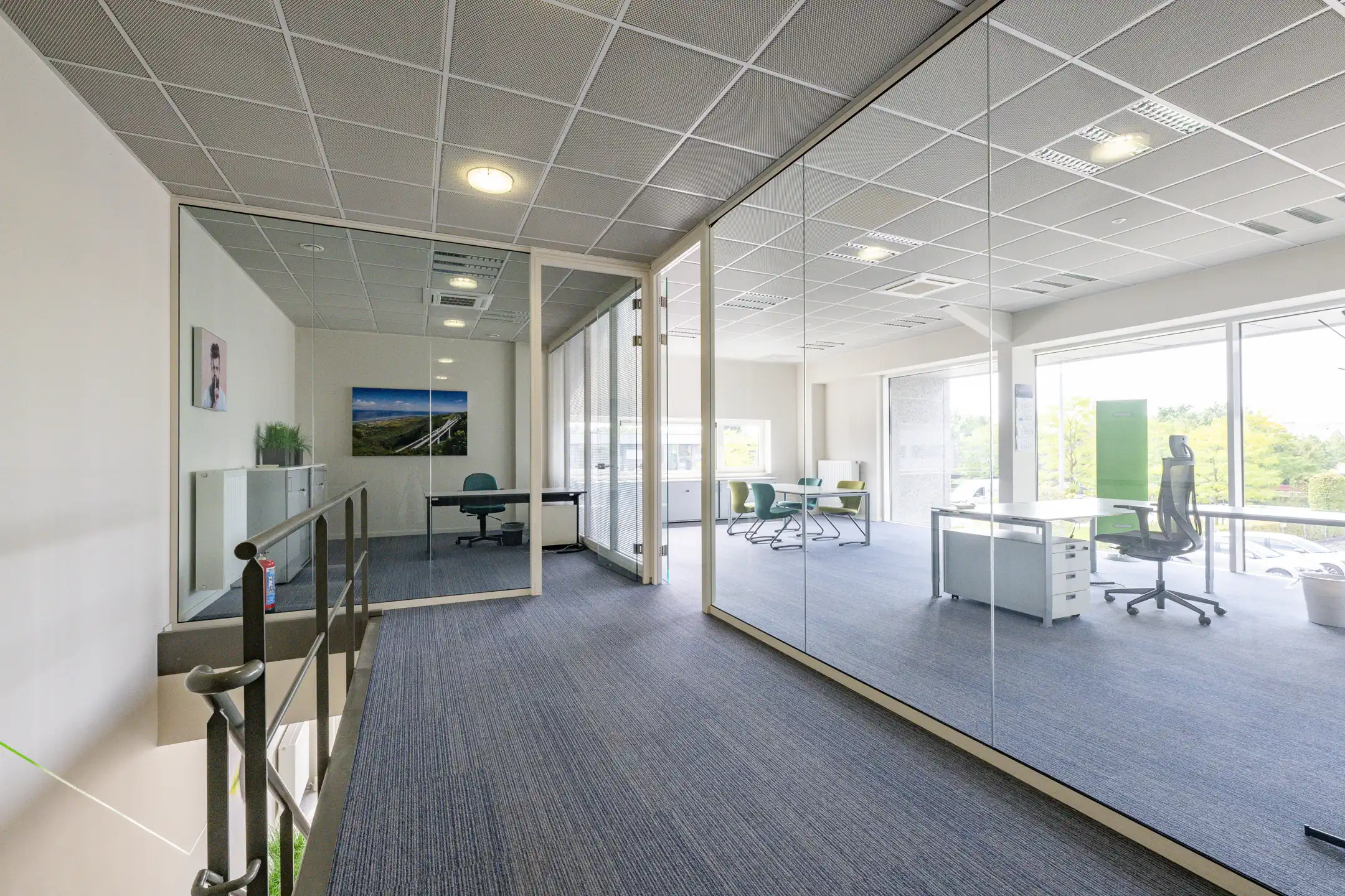 TE HUUR Magazijn + kantoor foto 15