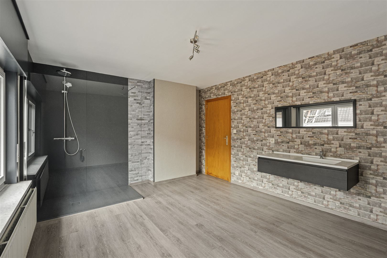 Zeer ruime woning met prachtige tuin foto 20
