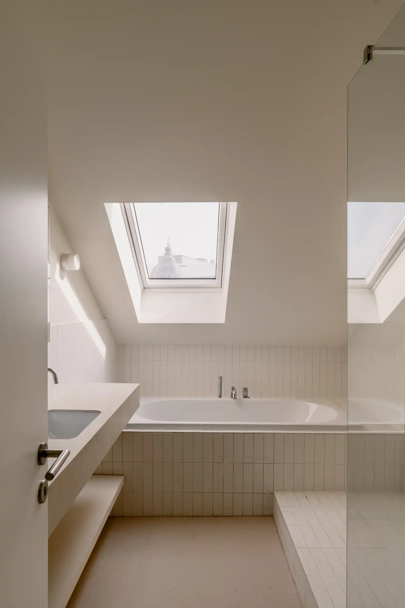 Volledig gerenoveerd duplex appartement met uitzicht op de monumentale gevel van Hilton foto 12