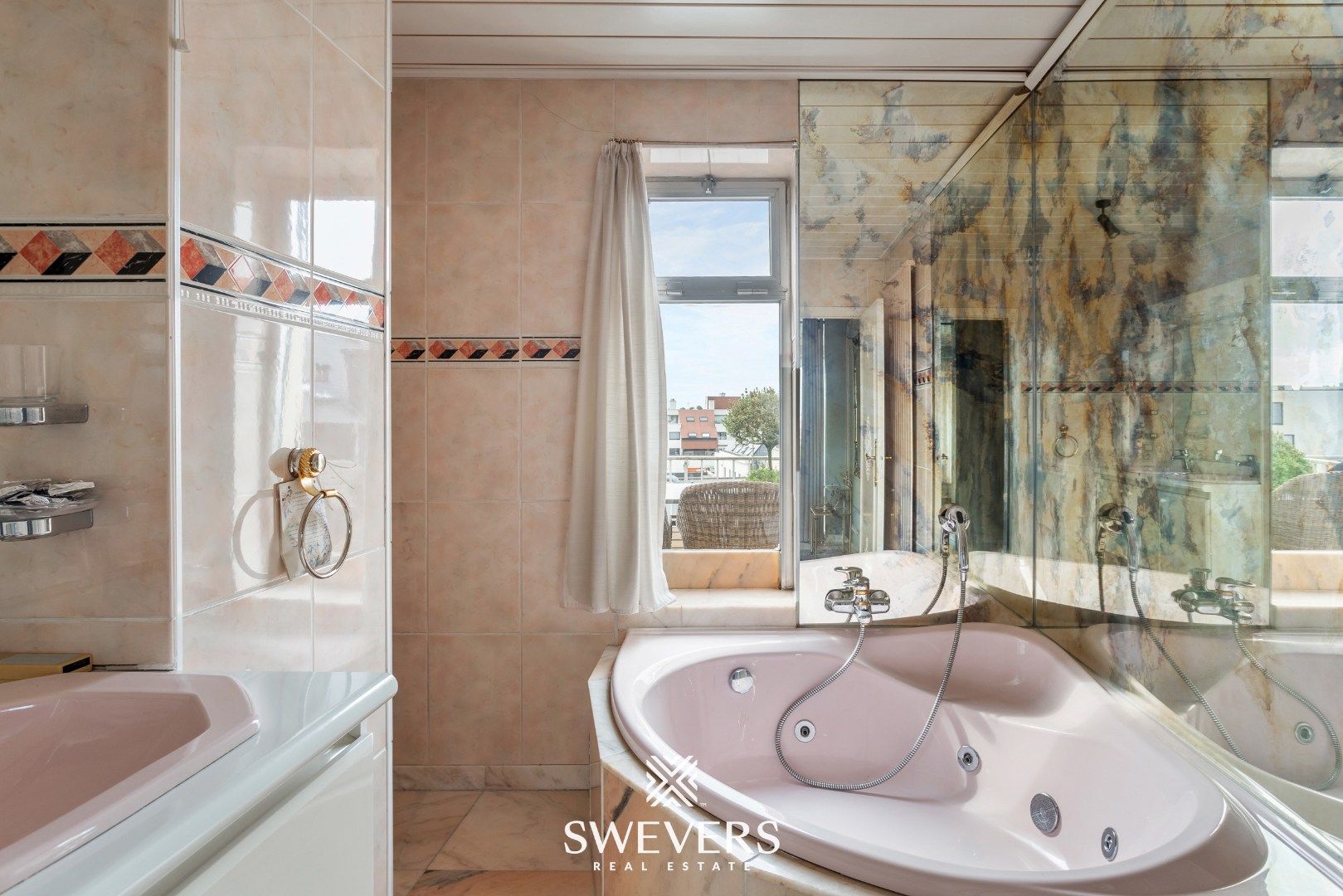 Penthouse met twee riante terrassen in het hart van Sint-Truiden foto 19