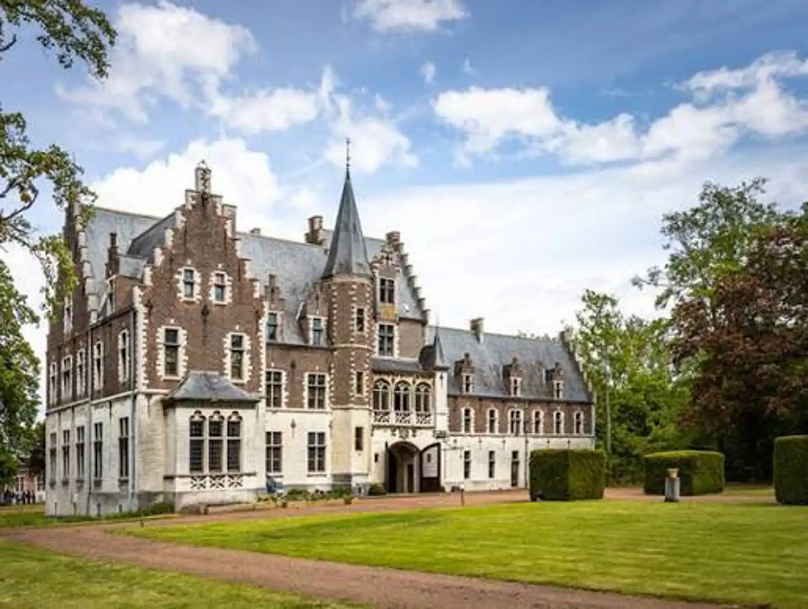 Ruime hoeve(260m²)met unieke historische sfeer&hoge plafonds foto 40