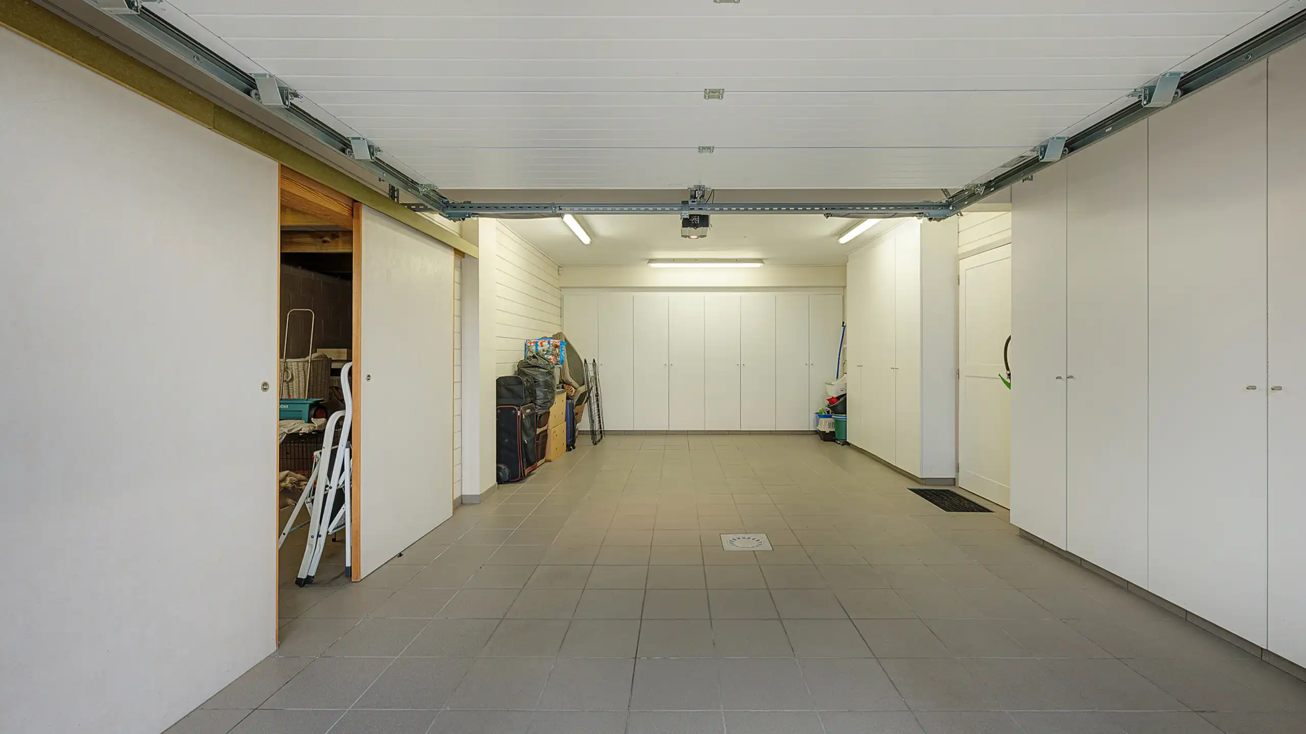 Exclusieve villa met zwembad en panoramisch polderzicht foto 28