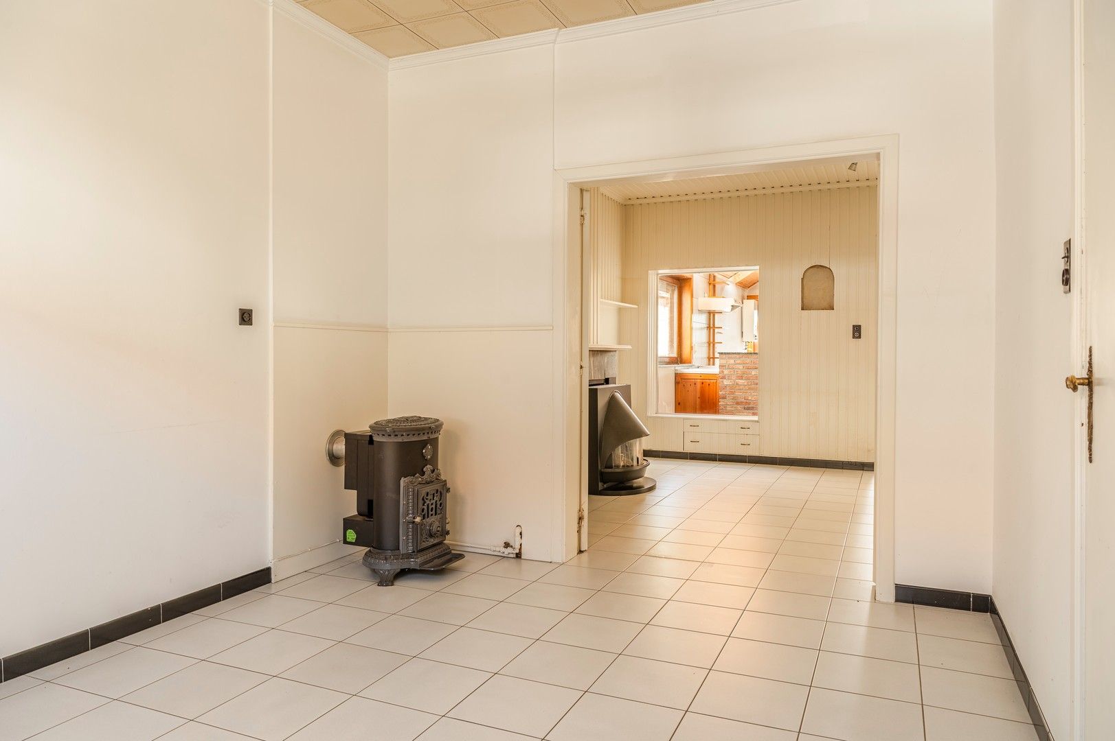 Ruime te renoveren woning met tuin in Kruibeke foto 4