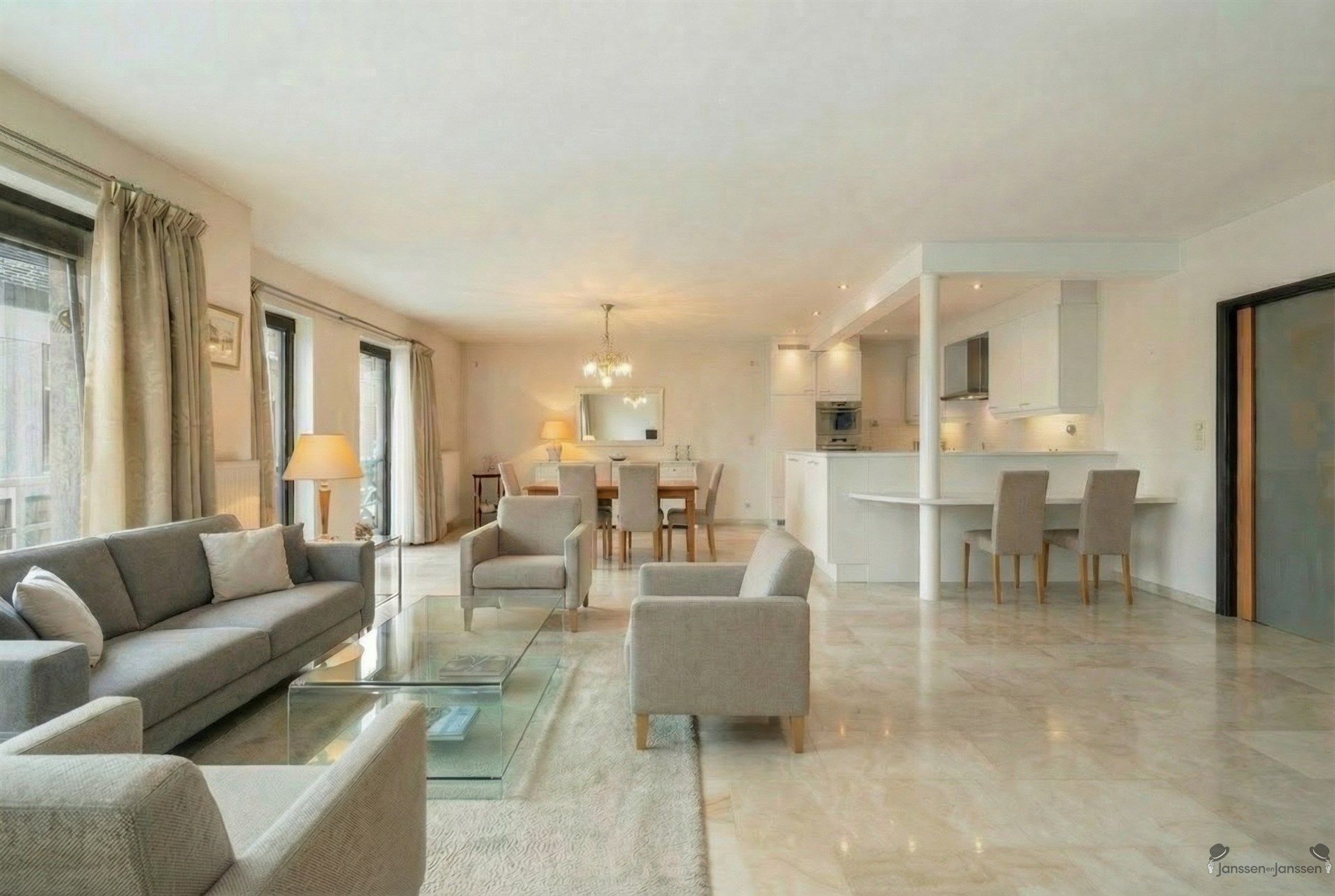 appartement met ruim terras foto 3