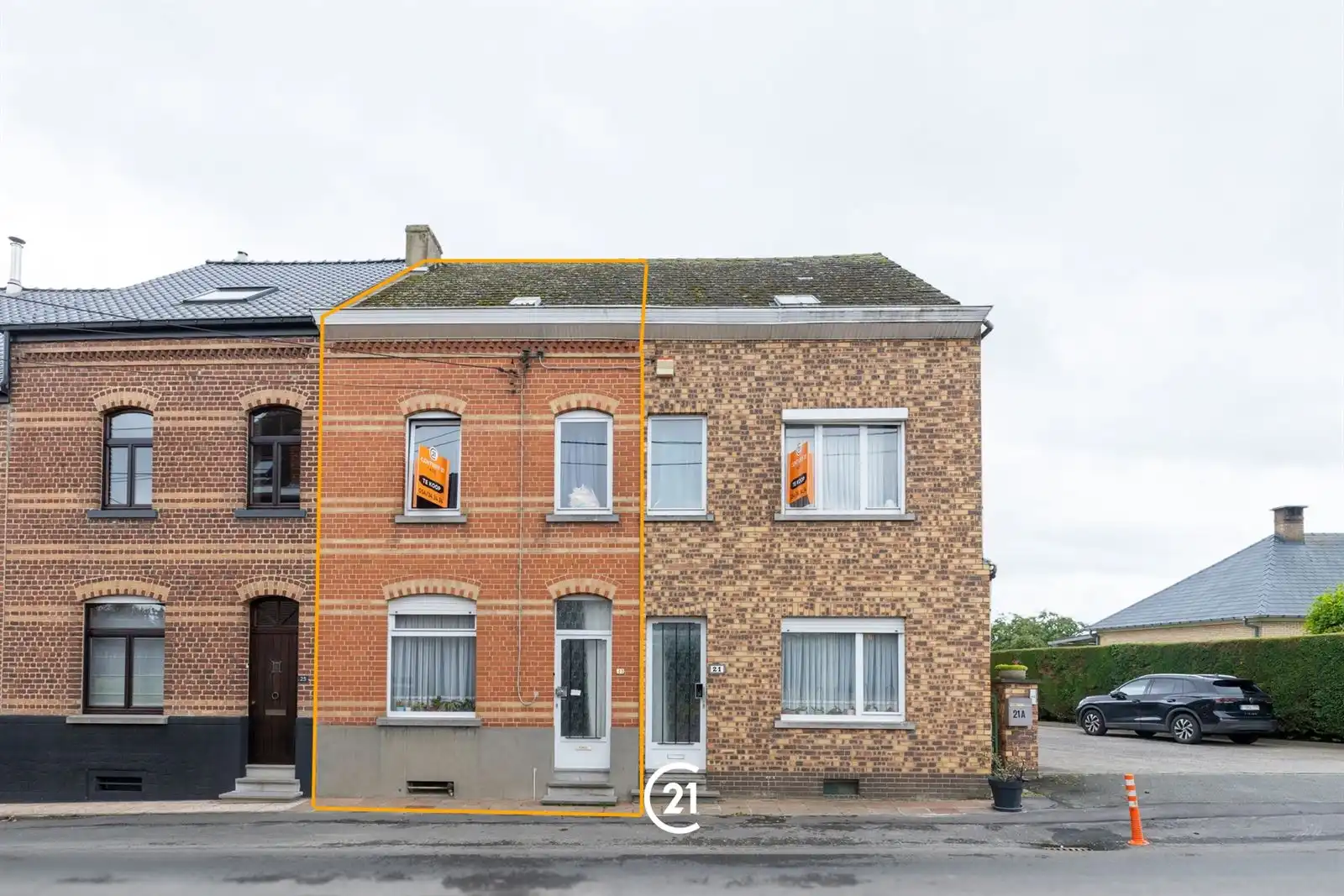 Gezinswoning met garage op 0.93are foto {{pictureIndex}}
