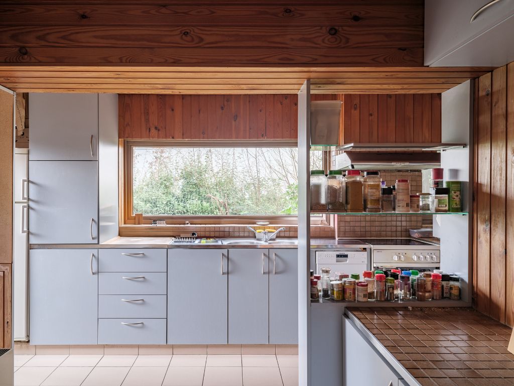 Merelbeke – Op te frissen, ruime architecturale woning (bvo 396 m2) met polyvalente mogelijkheden en bovengelegen zorgwoning op een groen perceel van 1.294m2. foto 9