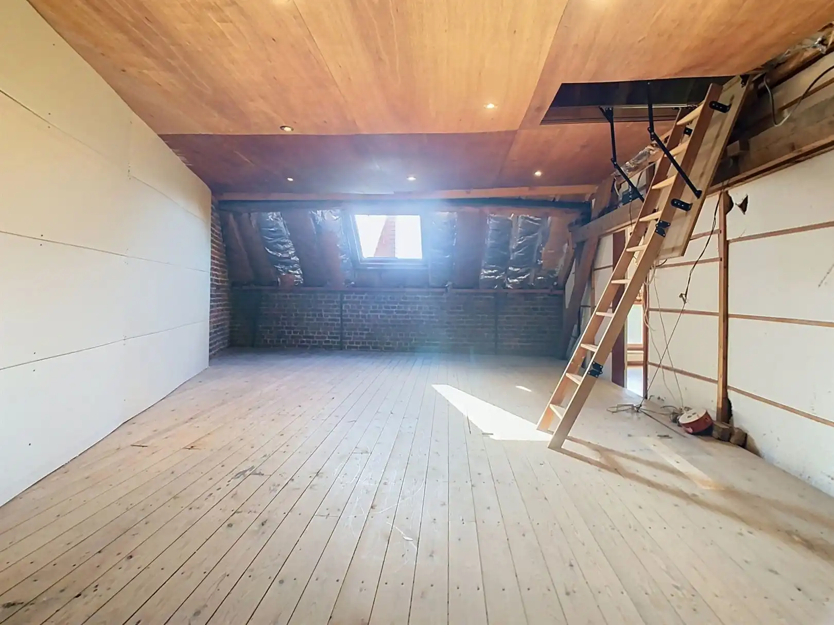 karaktervolle woning met 4 slaapkamers, grote garage en tuin! foto 20
