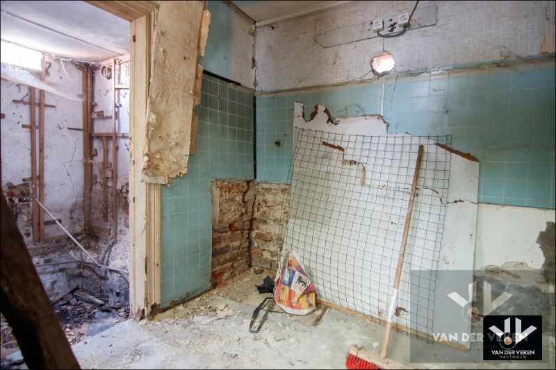 Karaktervolle, te renoveren woning op een perceel van ruim 12 aren. Ideaal gelegen nabij het centrum van Tongeren! foto 11