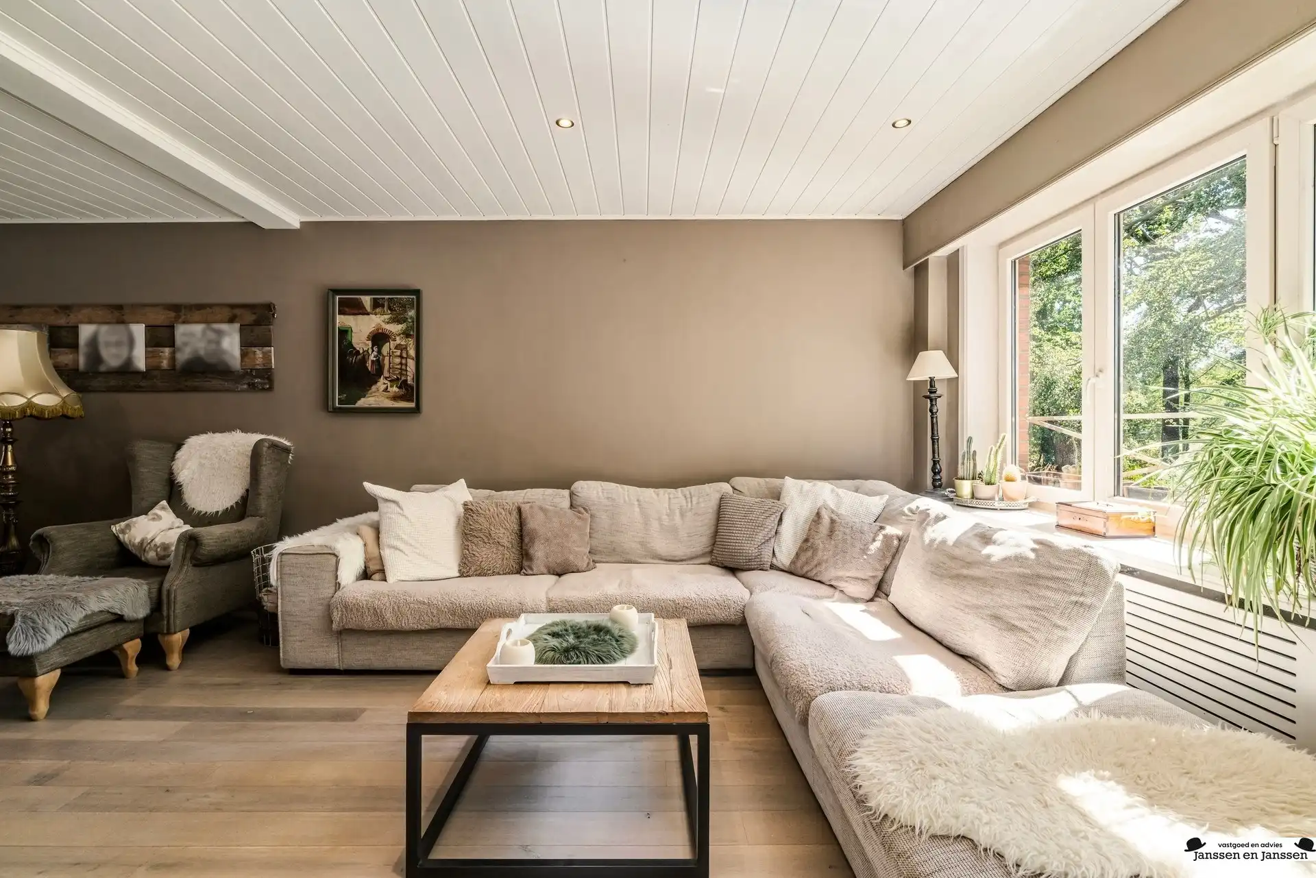 Ruime en instapklare gezinswoning met 4 slaapkamers, garage en tuin foto 7