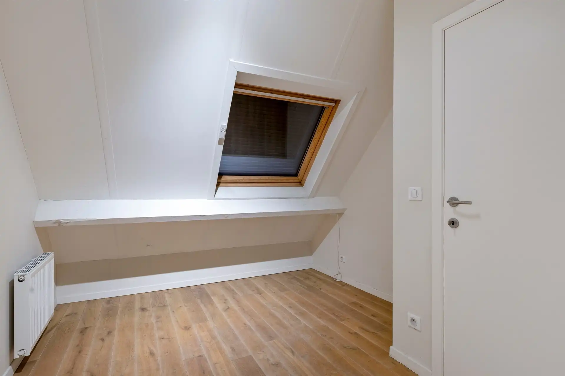 Lichtrijk duplexappartement met terras en 2 kamers foto 12