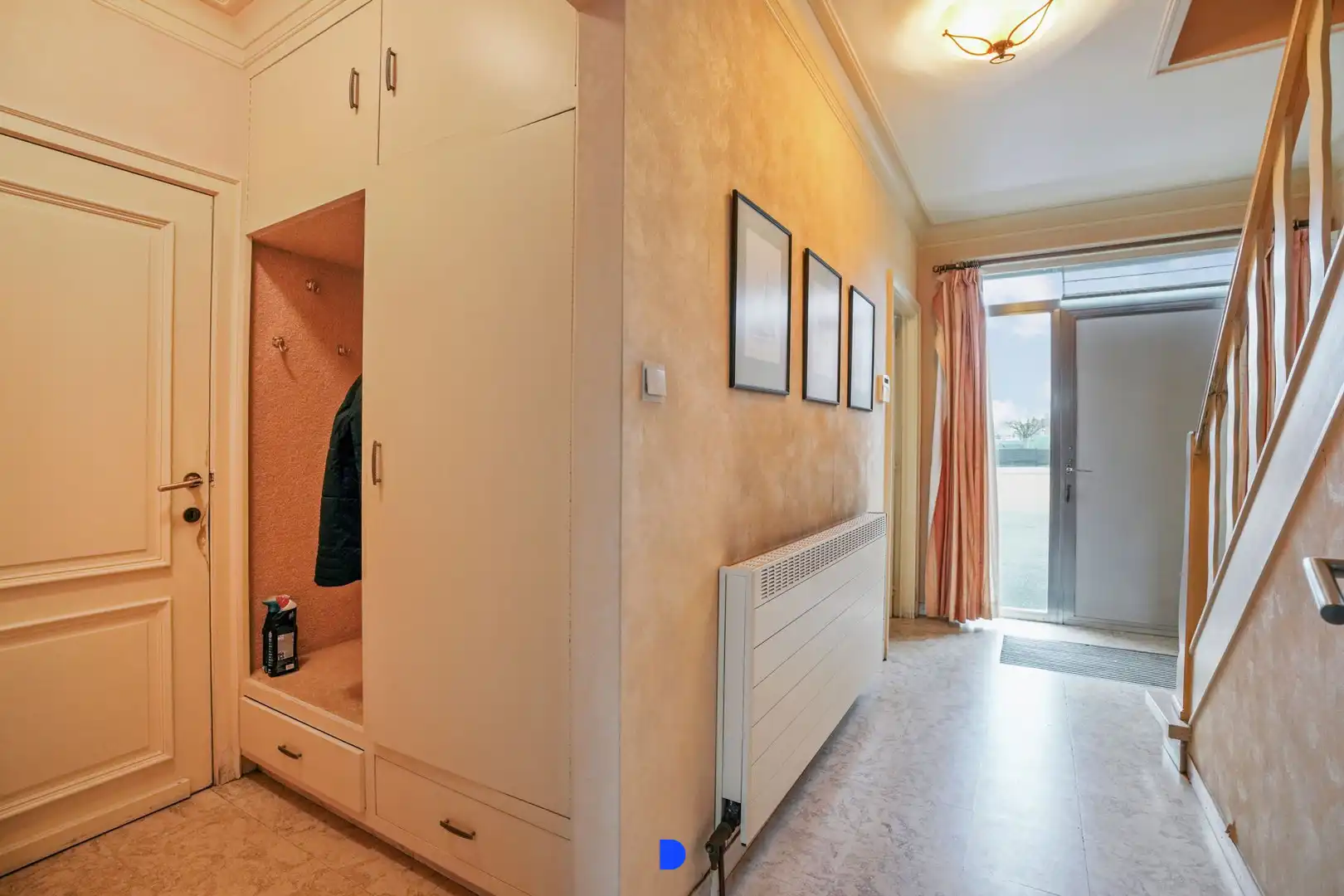 Handelspand met woonst op commerciële ligging. foto 12