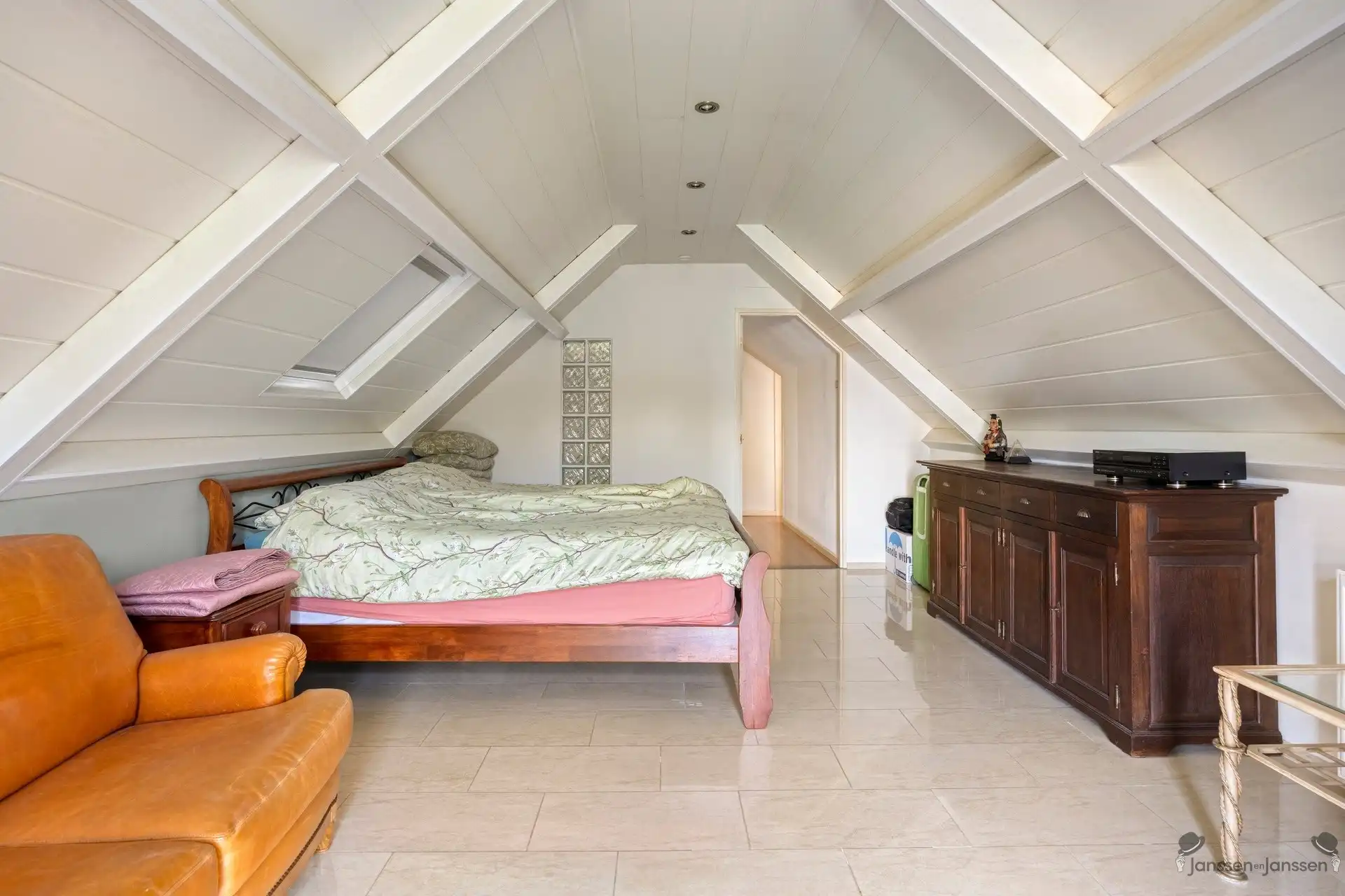 Sfeervolle villa met 5 slaapkamers, zwembad, veranda en uniek verhuurpotentieel  foto 31