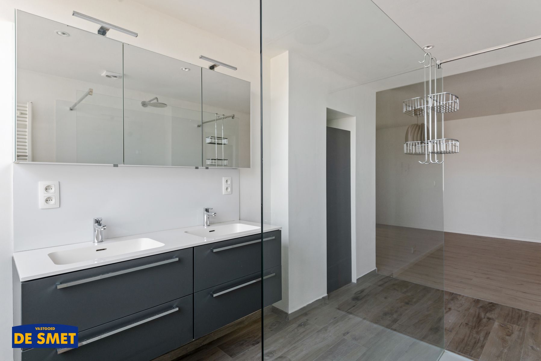 Volledig vernieuwd appartement met achteraan gelegen garage foto 10