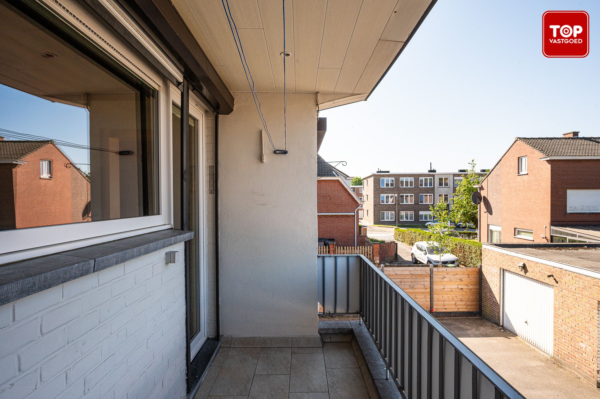 Instapklaar 2-slaapkamer appartement met terras en garage. foto 18