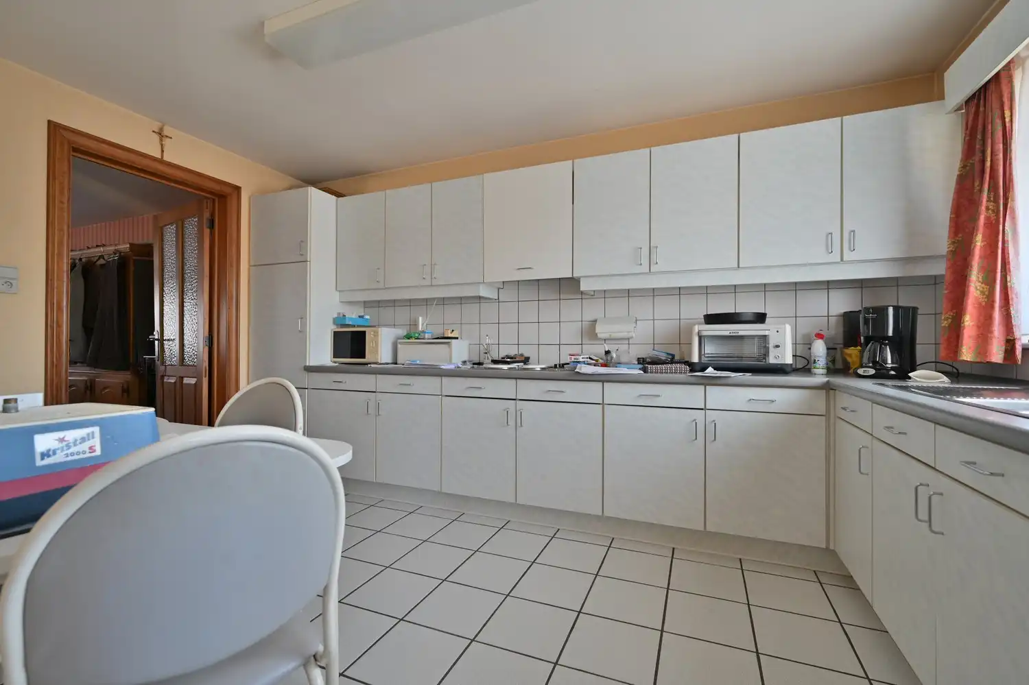 Op te frissen woning met atelier in het centrum van Lananken foto 6