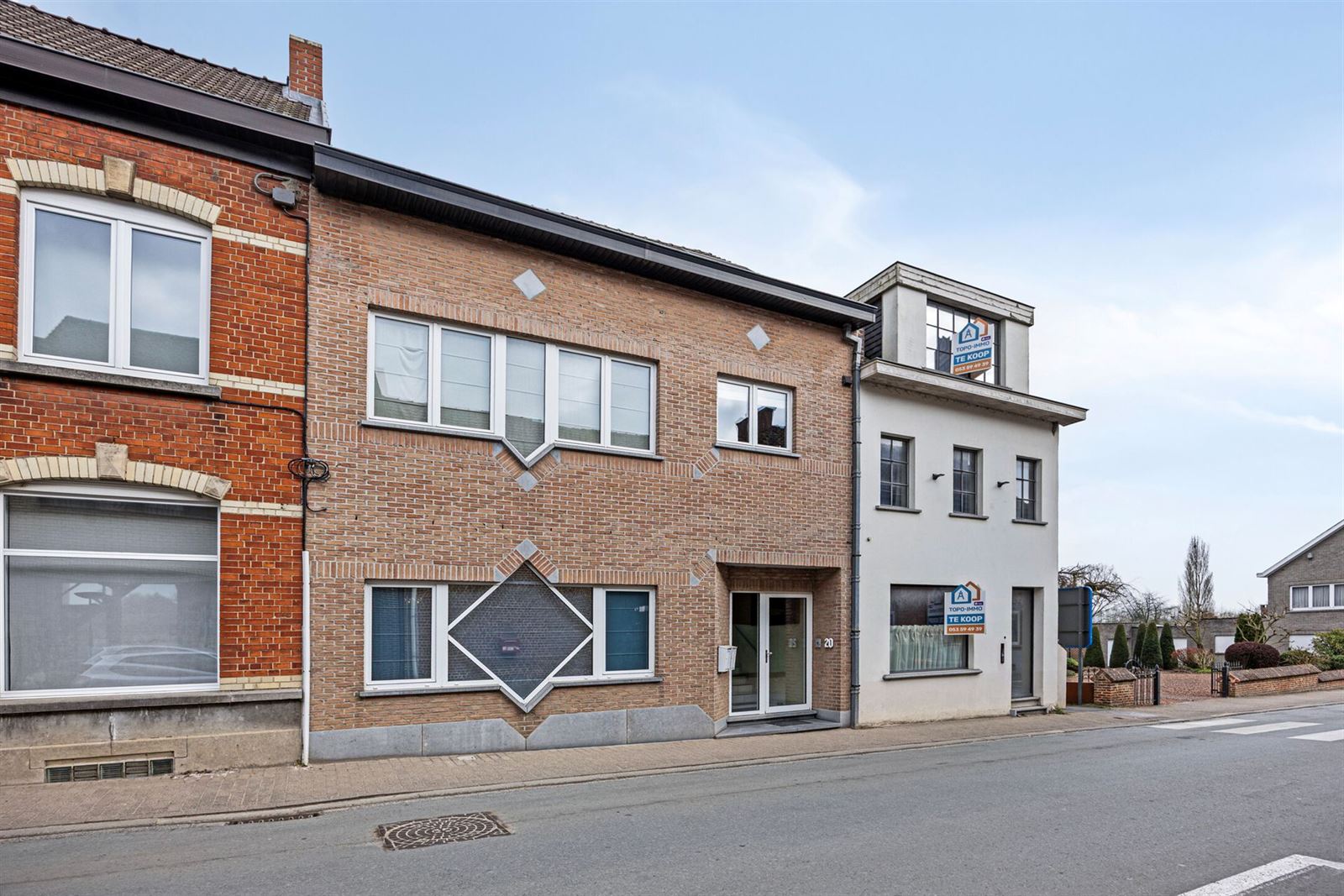 Gelijkvloers appartement met 3 slaapkamers foto {{pictureIndex}}