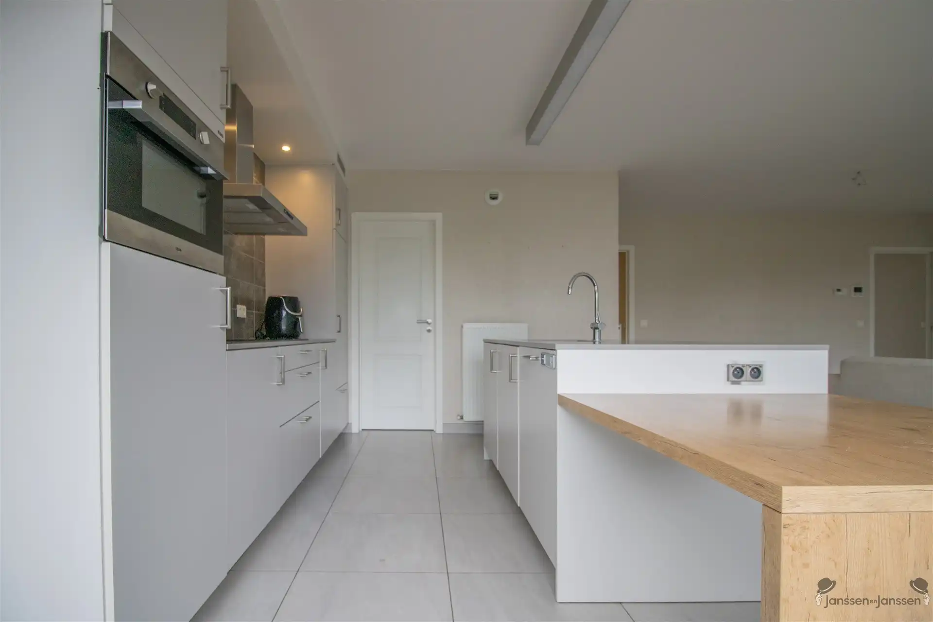 Gelijkvloers appartement van 114 m² met 2 slaapkamers en privé tuin foto 5