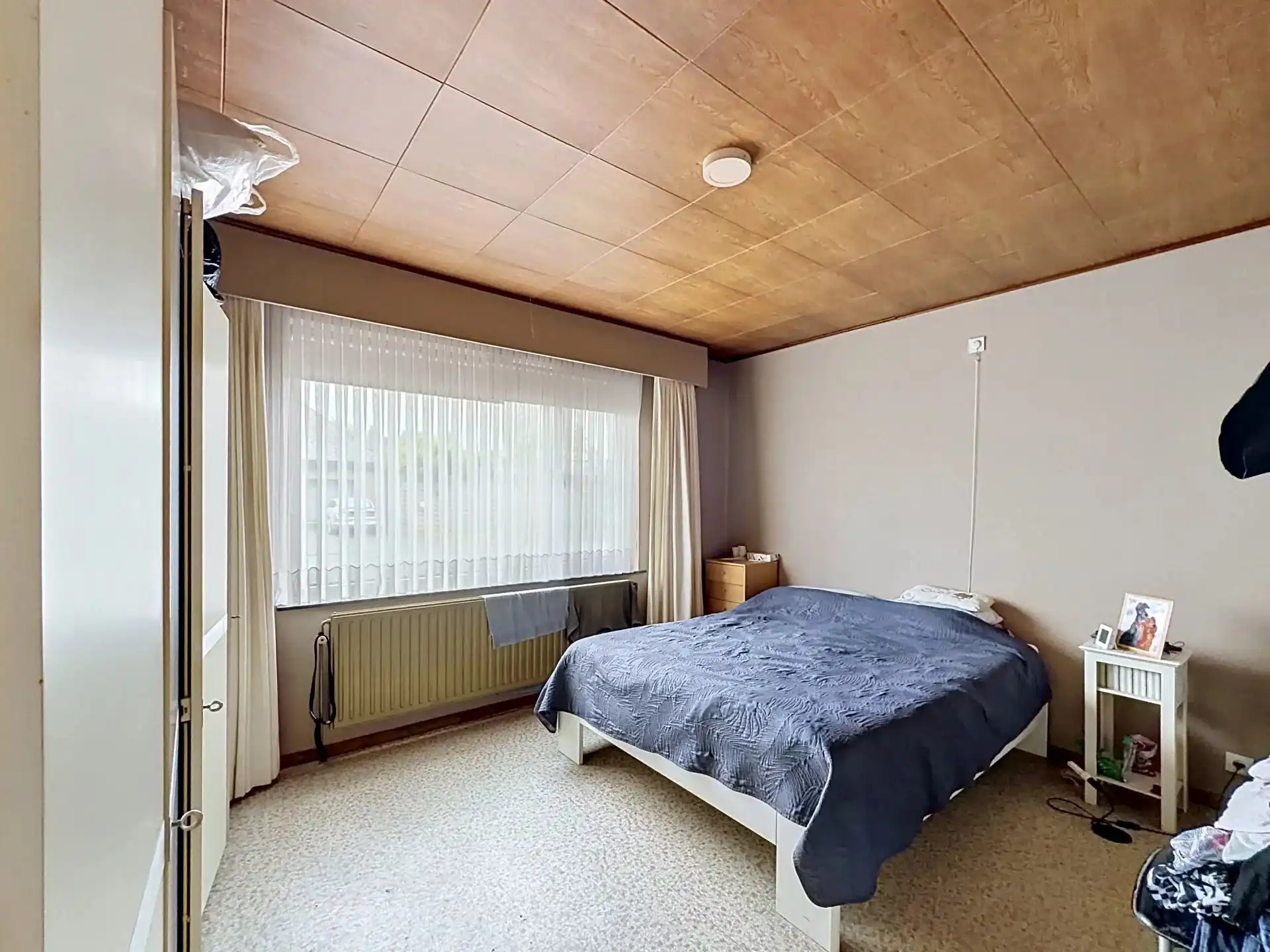 Te renoveren gelijkvloerse woning met 3 slaapkamers op een ruim perceel. foto 8