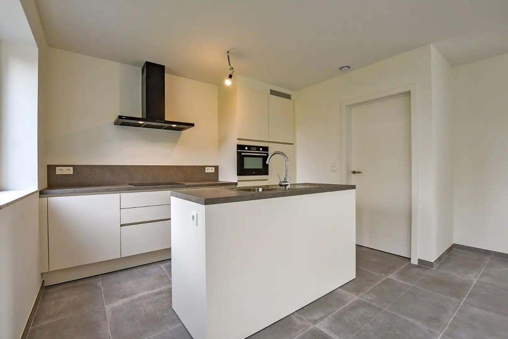 Ruime energiezuinige nieuwbouwwoning (2024) met inpandige garage op 193m² gelegen te Houthulst. foto 7